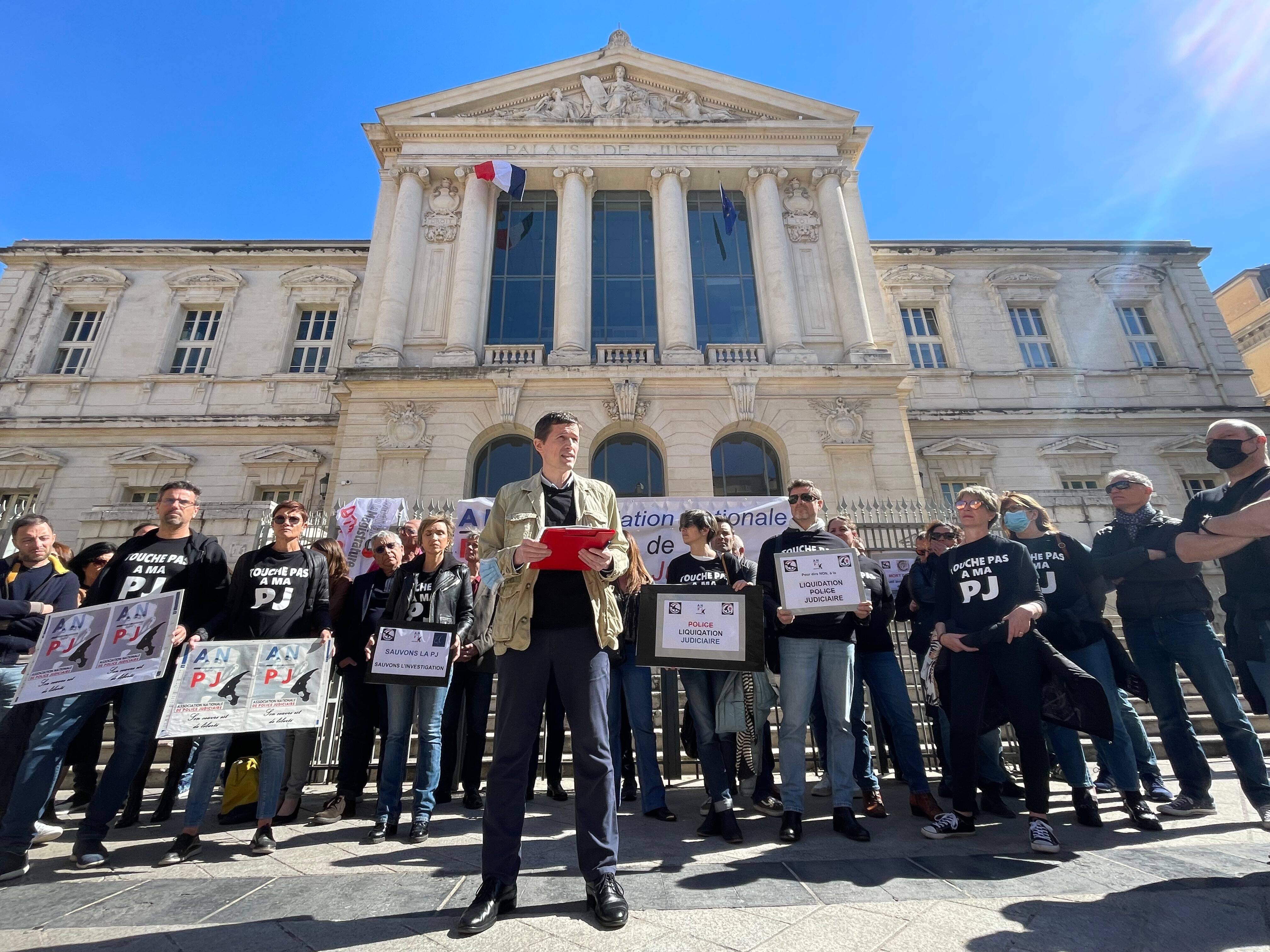"C'est la version la plus catastrophique du projet qui a été retenue", se désespèrent les enquêteurs de la Police judiciaire devant le tribunal à Nice