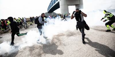 Policiers blessés, journalistes pris à partie, scènes de guérilla.... Le siège au dépôt pétrolier de Fos vire à l'affrontement