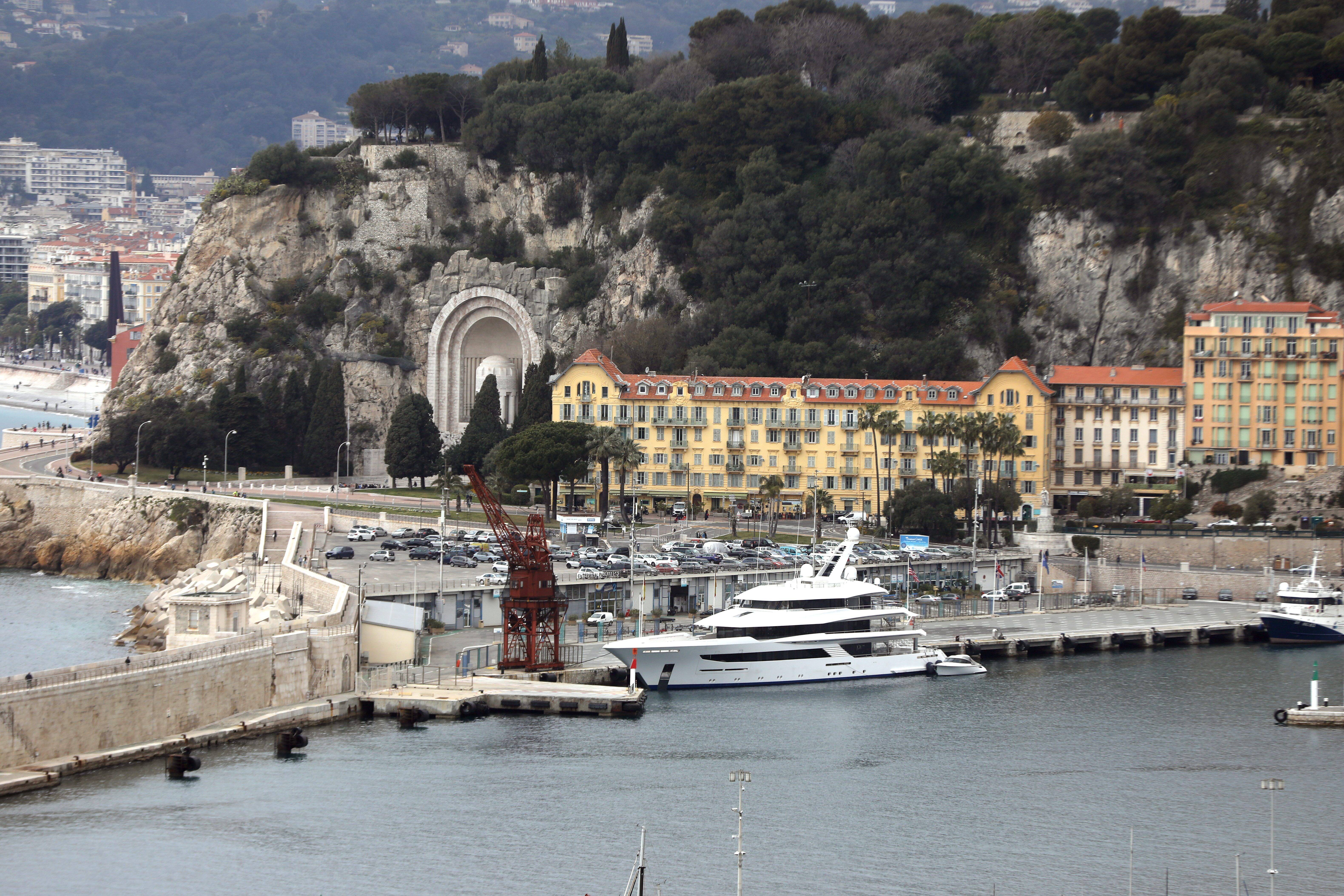 APPEL AUX LECTEURS. Pour ou contre le projet de palais des congrès sur le port de Nice?