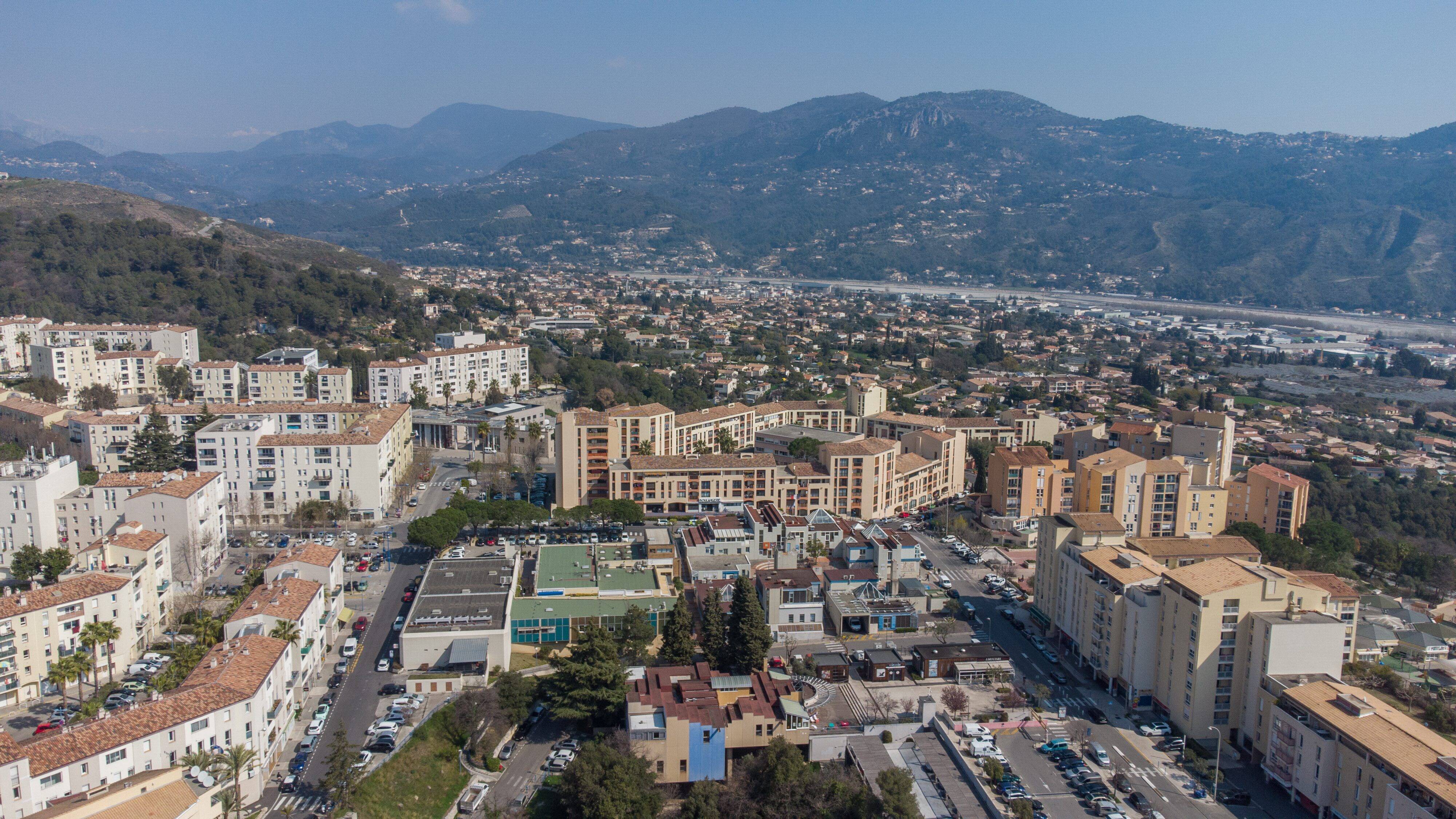 "Nous ne pourrons pas mener à bien notre projet de mandat": pas de gros projets, encore une année blanche à Carros, le maire s'explique