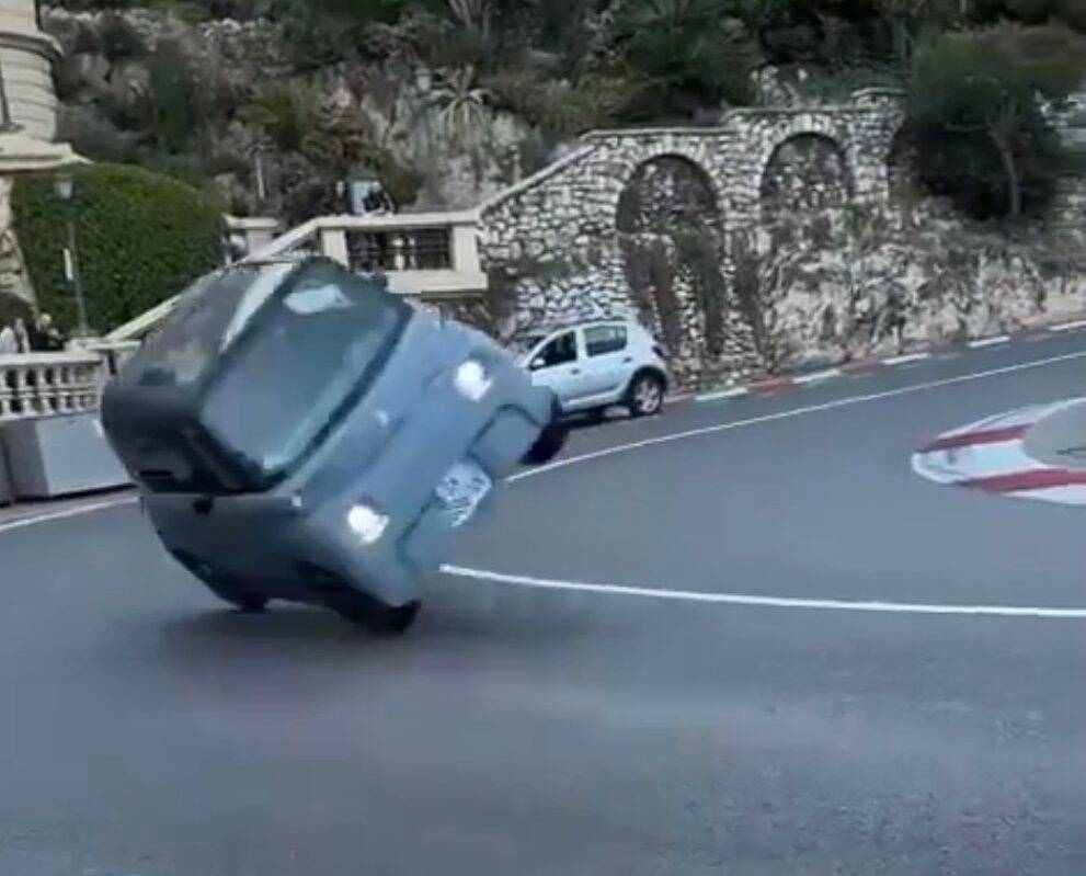 Accident de voiturette devant le Fairmont à Monaco un adolescent a été