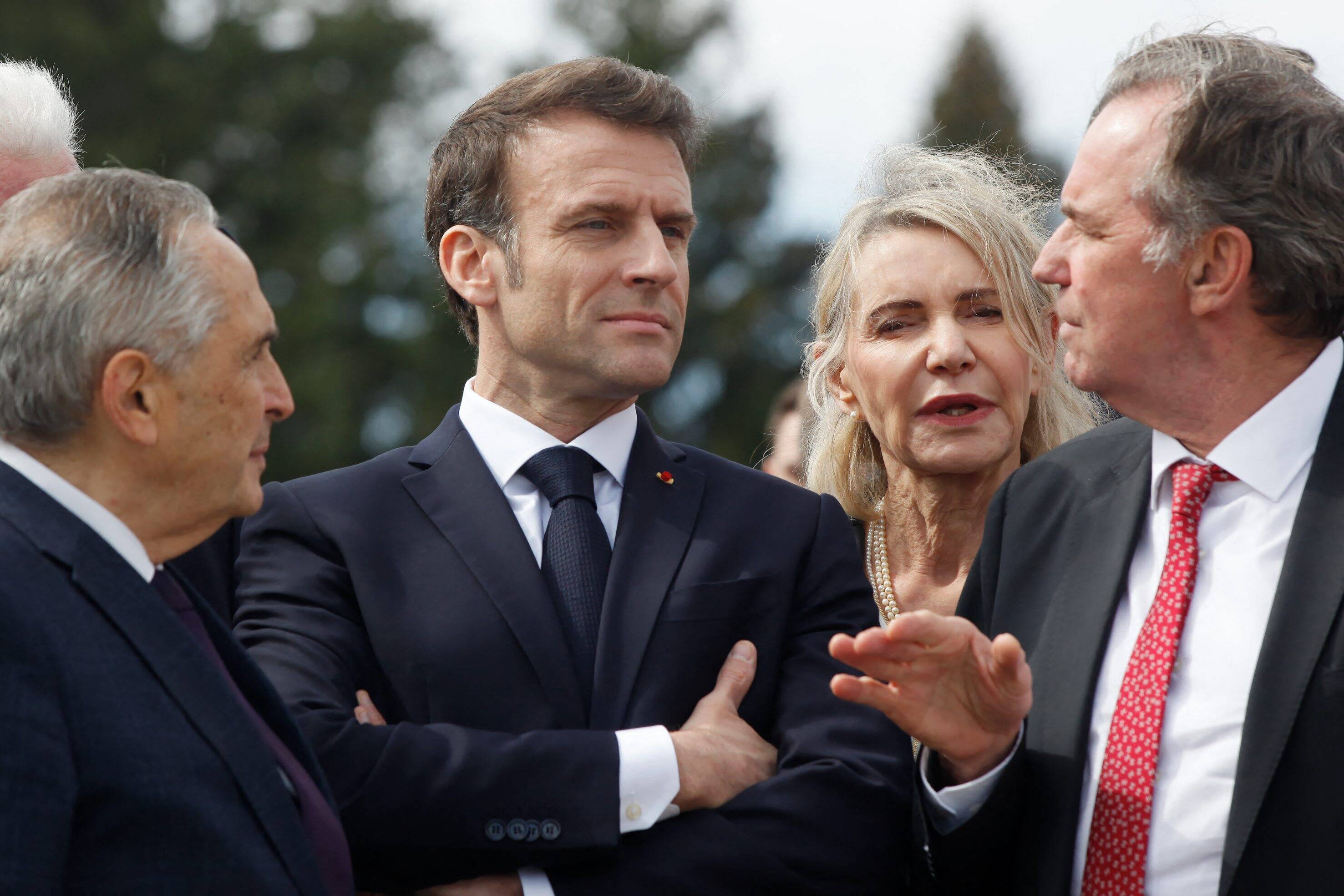 Discours, pause devant le lac de Serre-Ponçon et hélicoptères: on a suivi Emmanuel Macron dans les Hautes-Alpes