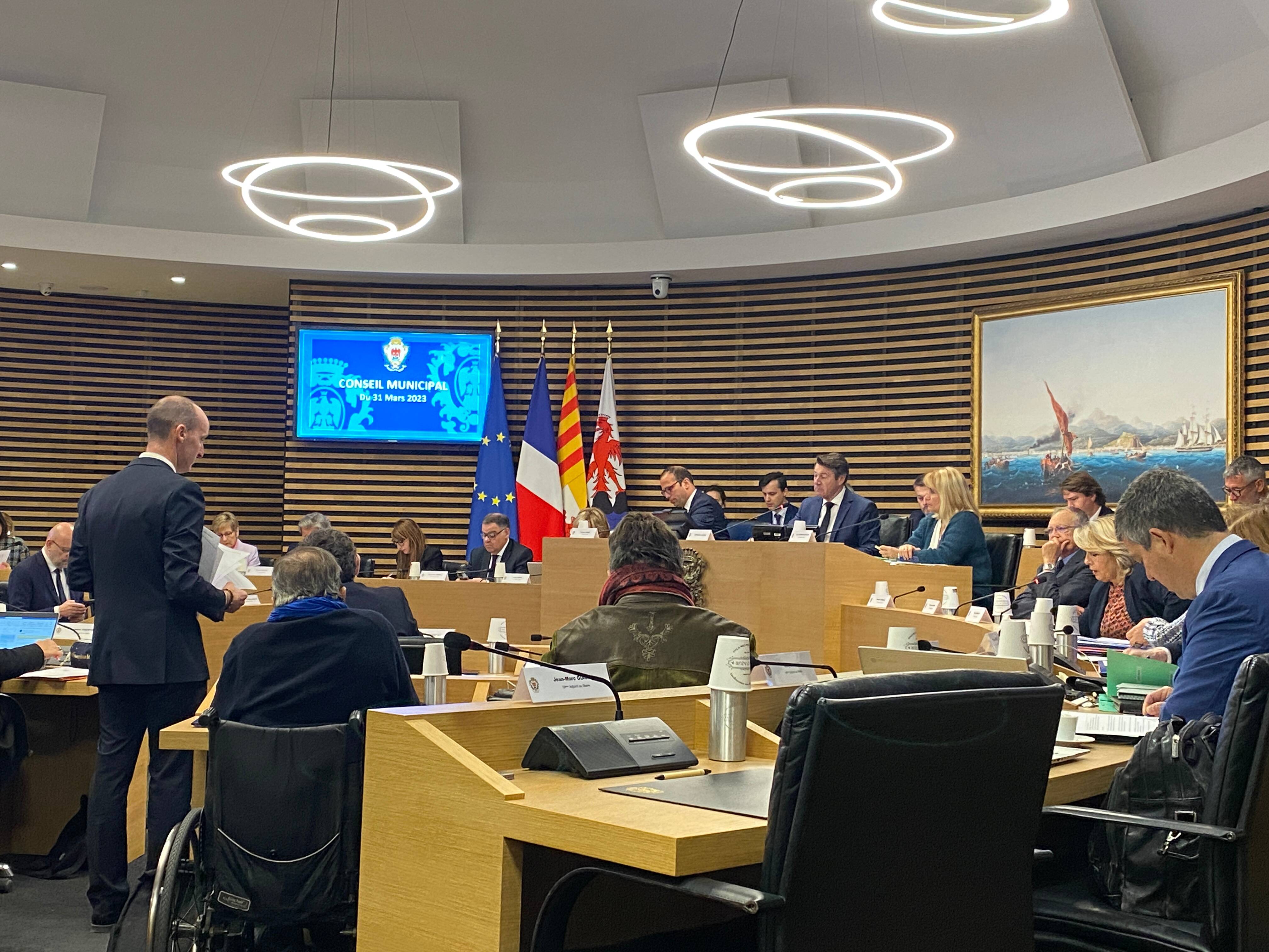 "Simone Veil va se retourner dans sa tombe": l'opposition écologiste contre la nomination du président du Costa Rica comme citoyen d'honneur de Nice