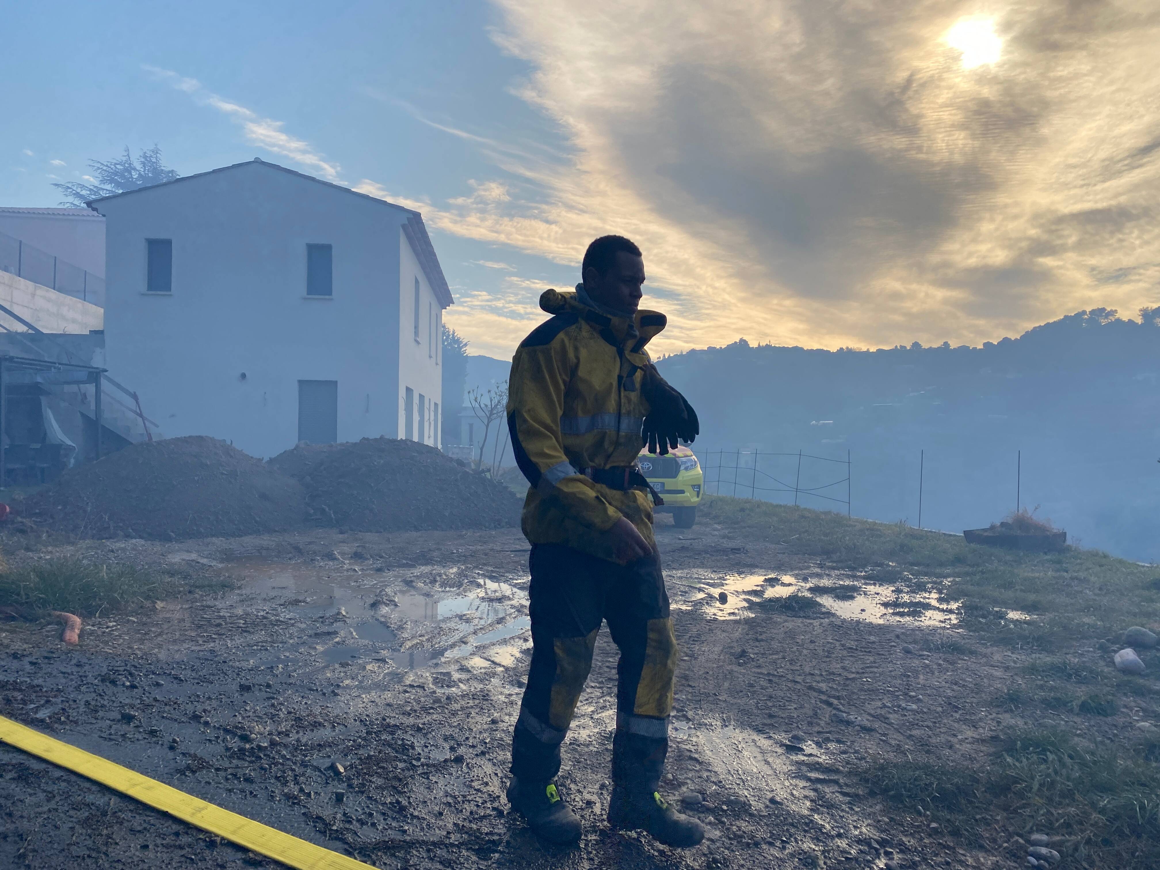 "C'est terrible de voir des flammes si près": au coeur de l'incendie qui a ravagé plus de 10 hectares entre Nice et Colomars
