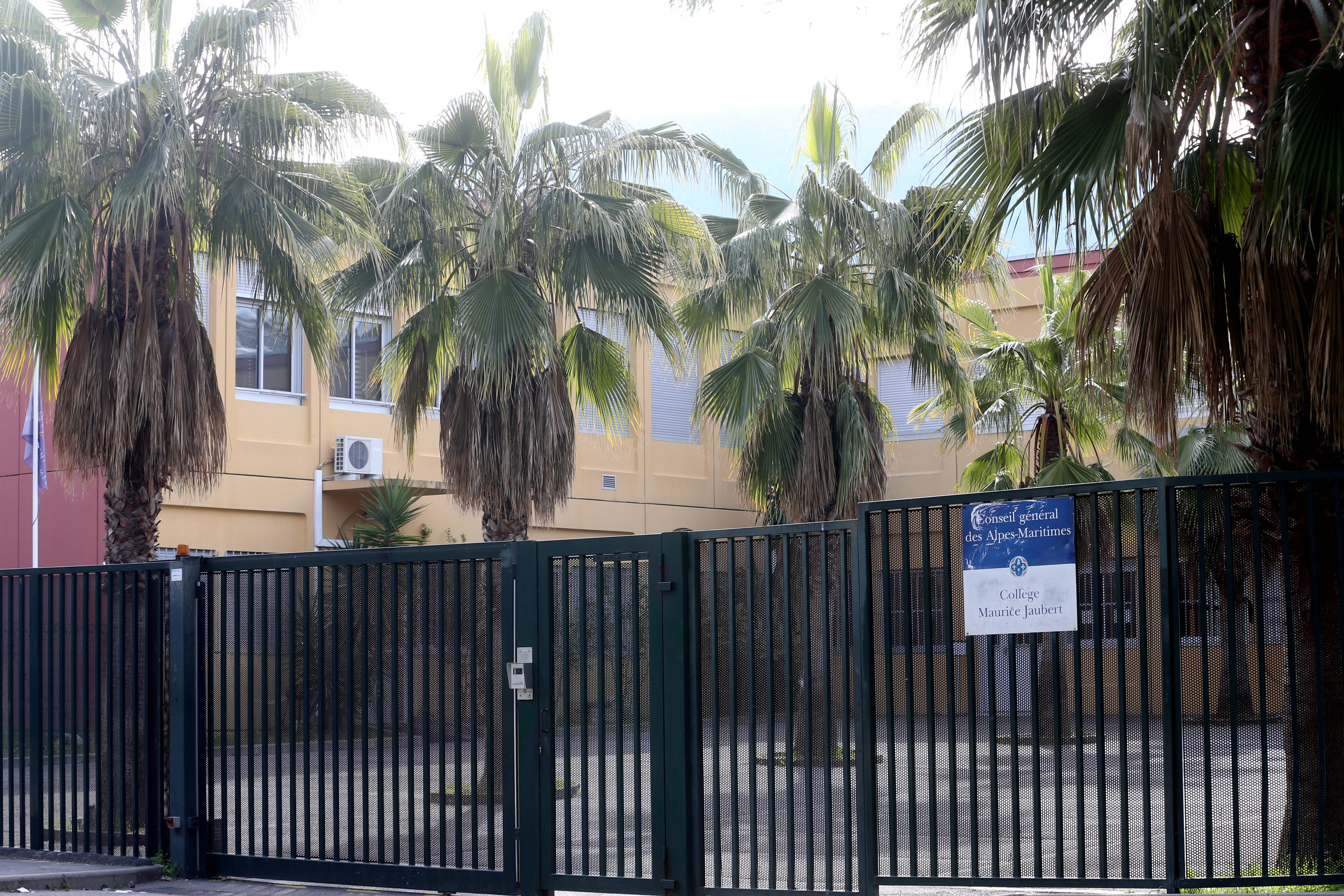 Des élèves rentrent avec des armes, les parents pointent le manque d'encadrement... Que se passe-t-il au collège de L'Ariane à Nice?