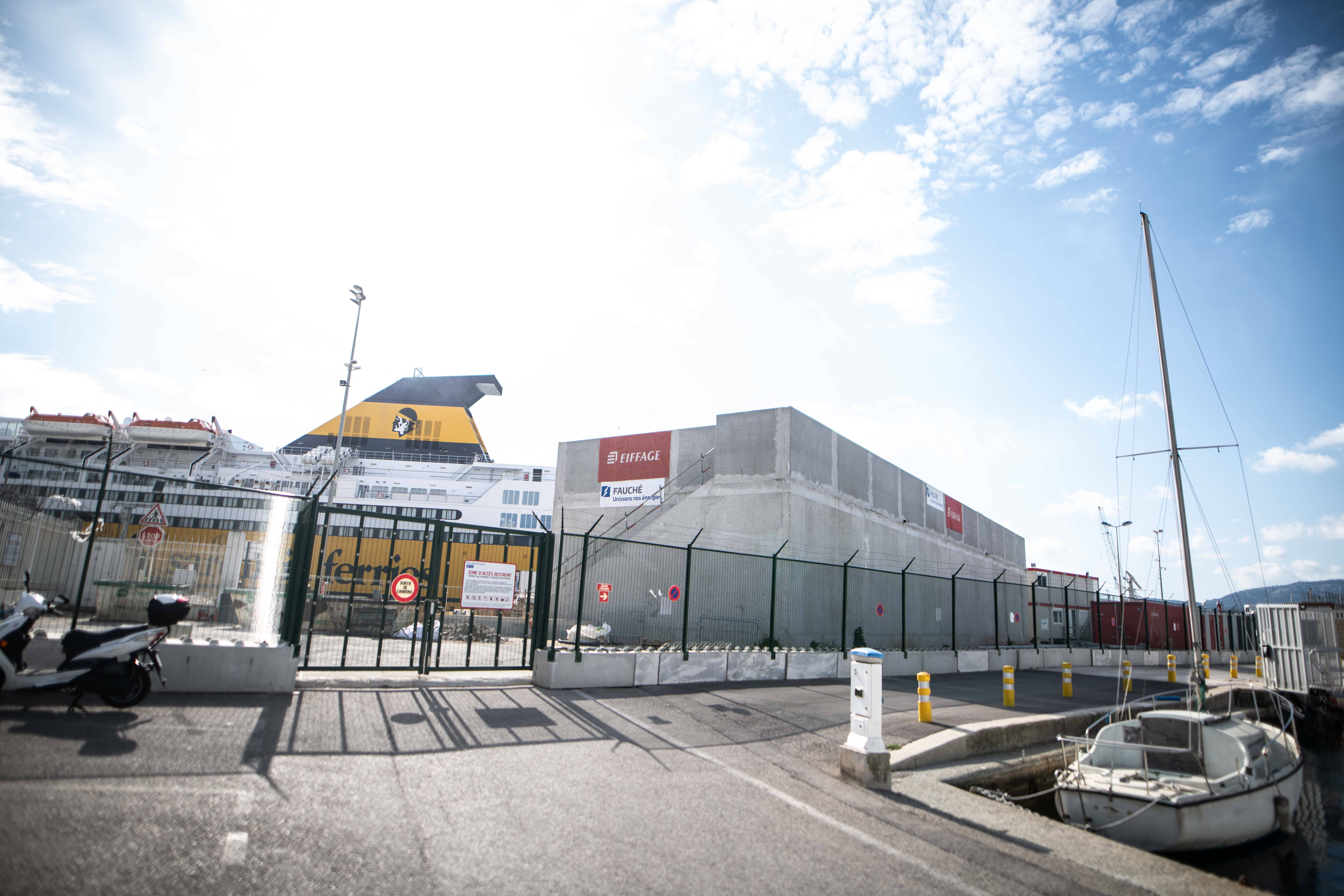 C'est quoi ces installations imposantes sur le port de Toulon? On vous explique tout