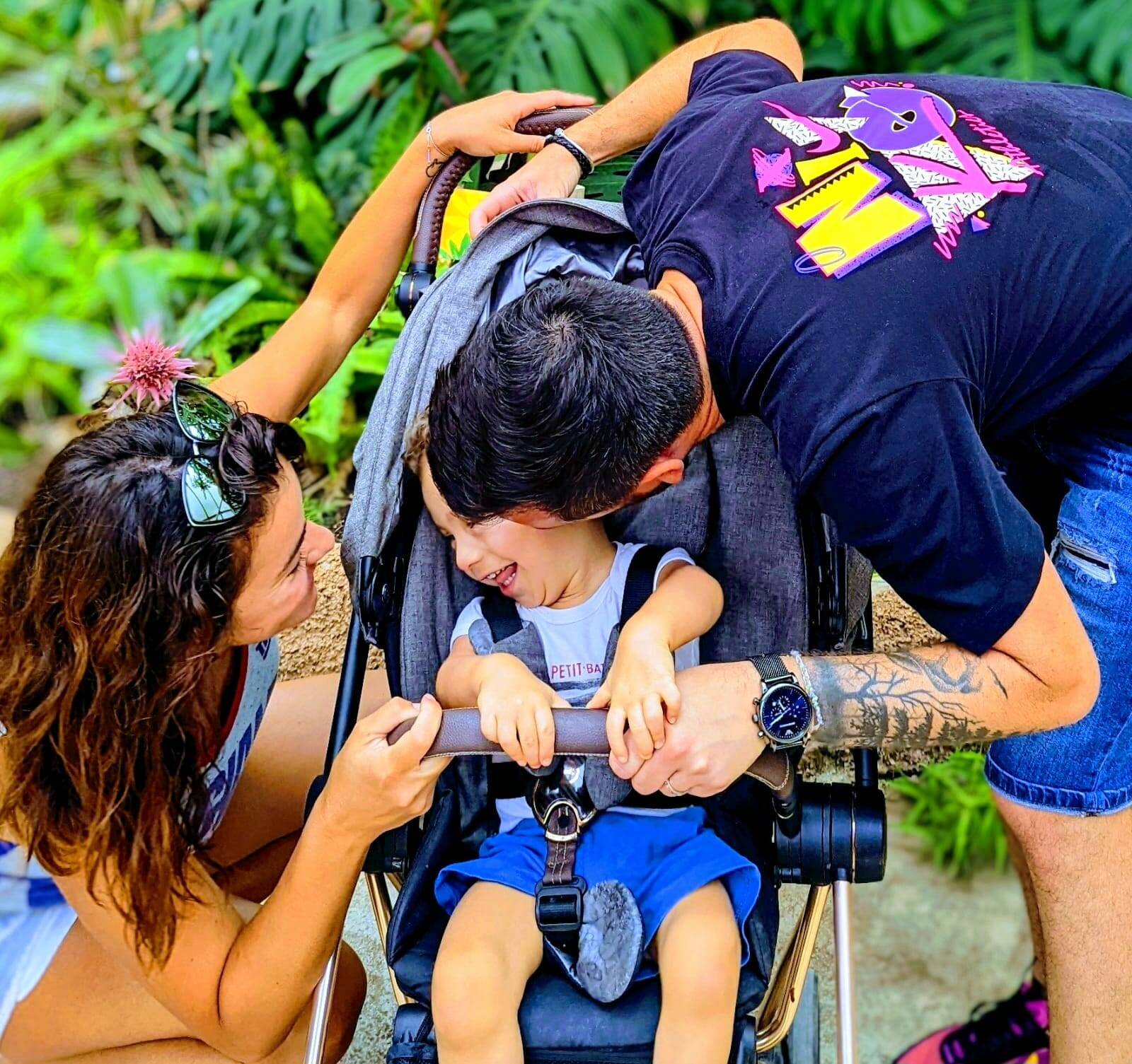 Leur petit garçon est atteint d'une maladie très rare, ces parents sensibilisent pour faire avancer la recherche