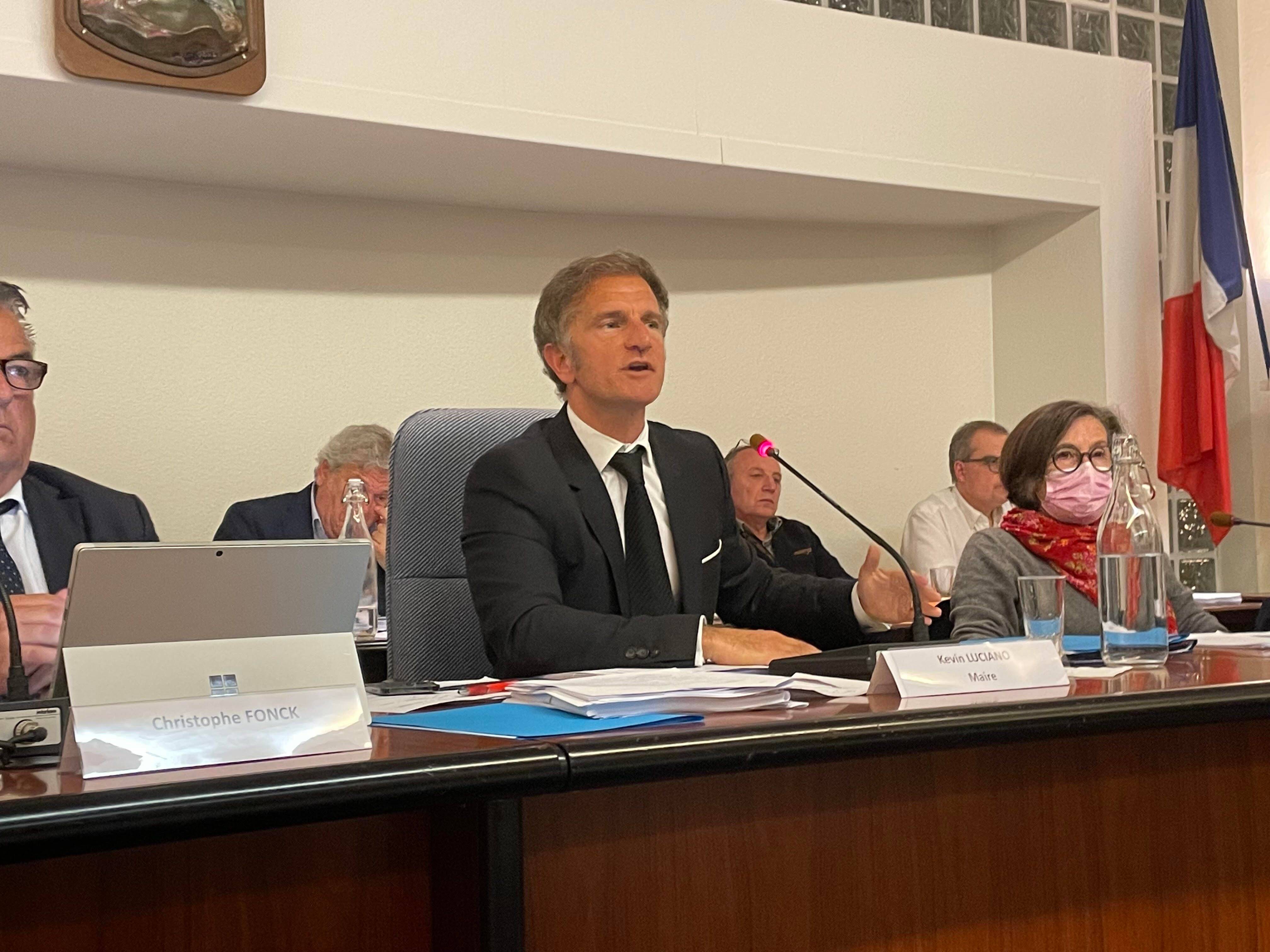 Après la tentative de blocage du conseil municipal, le maire de Vallauris retire les délégations à cinq nouveaux élus