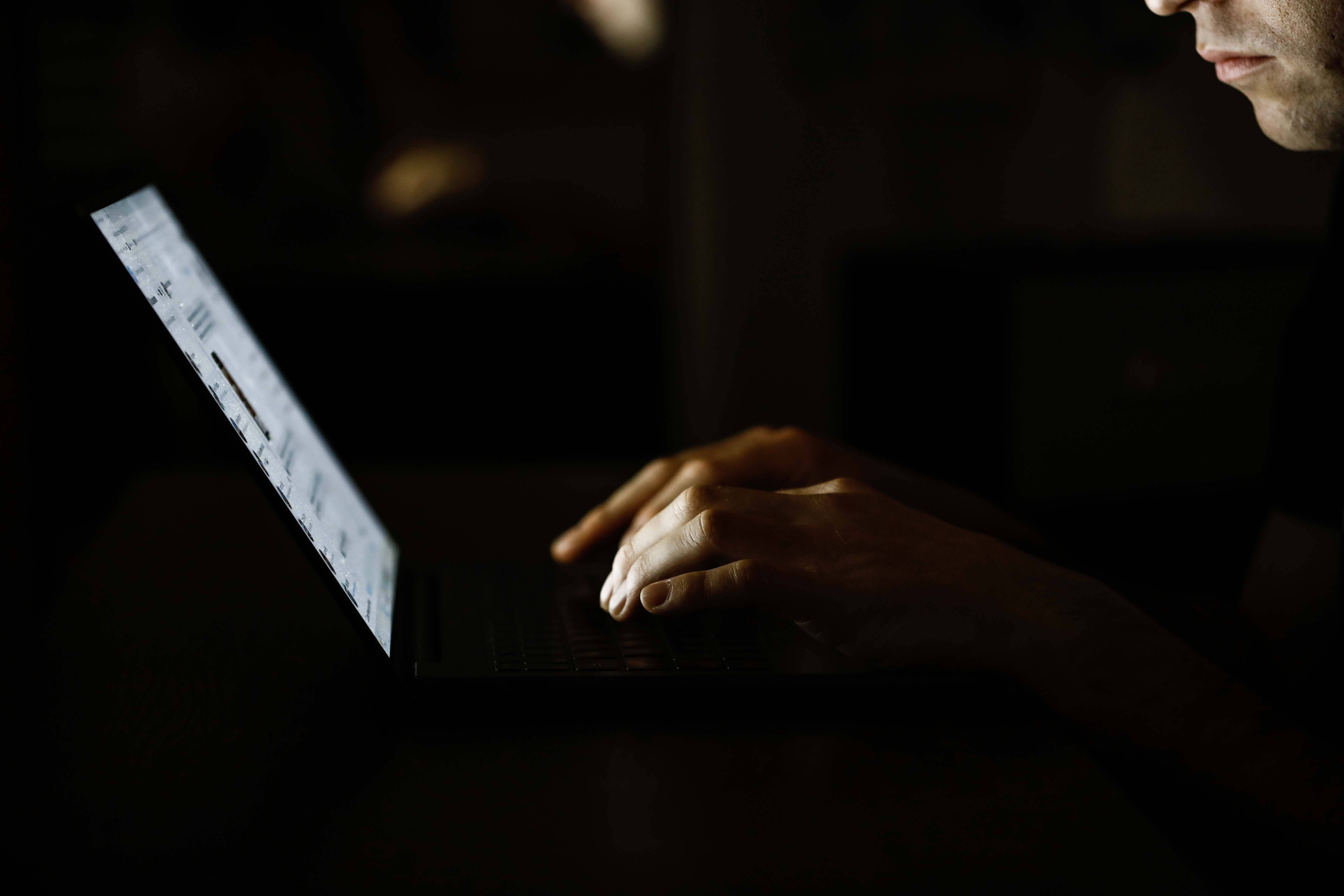 Ce Varois pensait échanger avec une ado sur Internet, un gendarme se cachait derrière le clavier