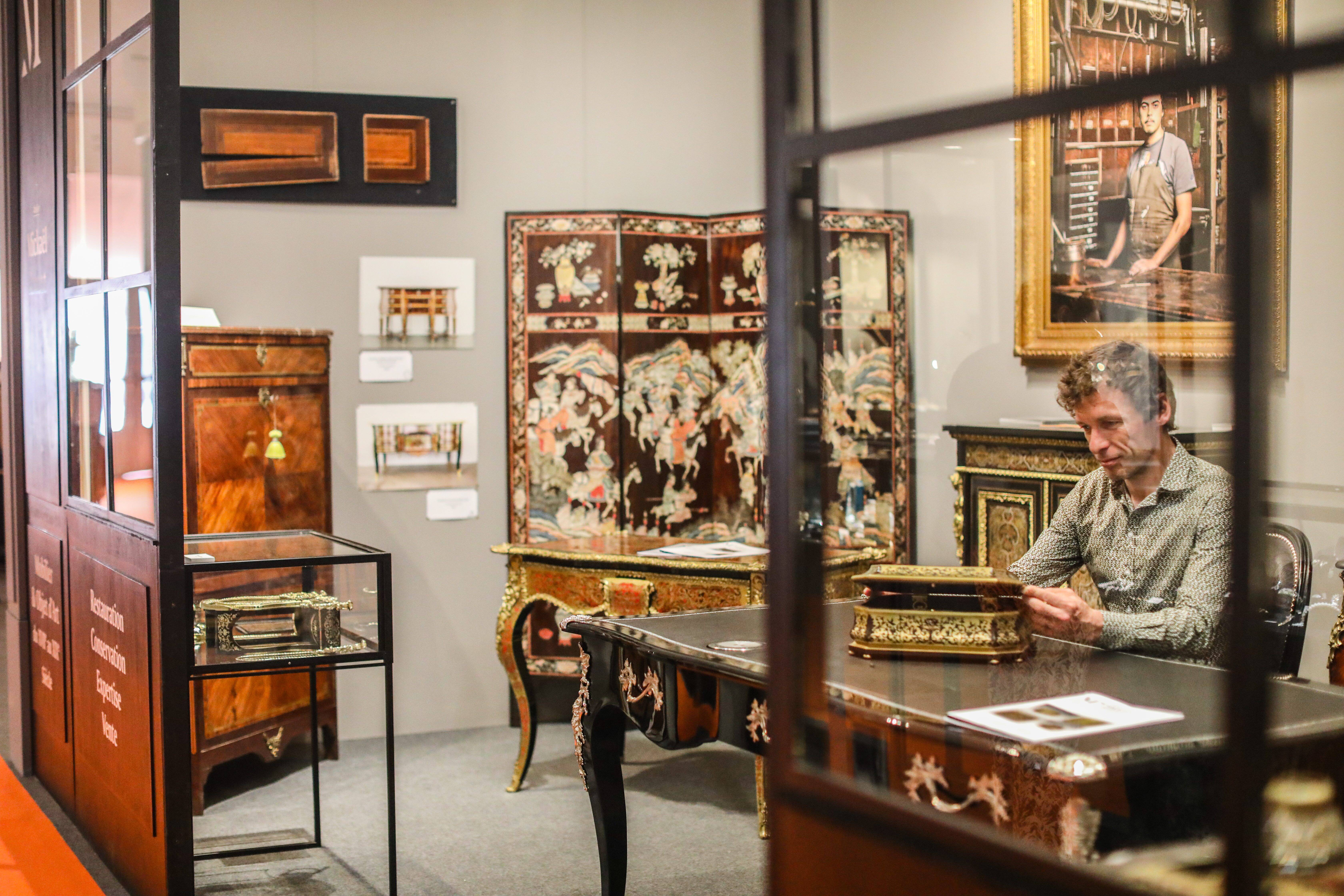 "Ce qui est signé, unique, résiste au temps": dans les allées de l'Art Fair à Antibes, le haut de gamme tient bon la barre