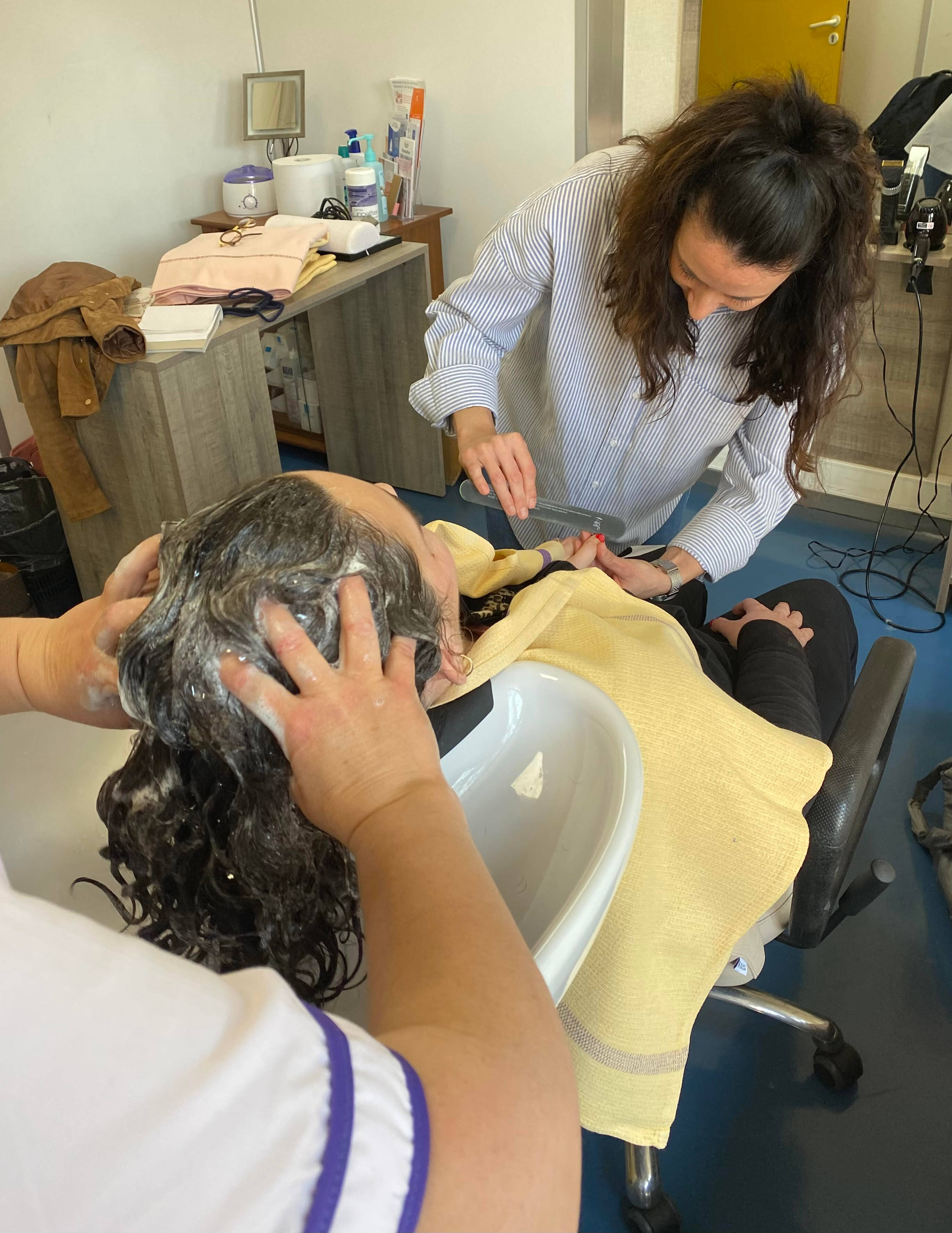 "Nos soins représentent le premier pas vers la réinsertion sociale": un salon de coiffure et d'esthétique dédié aux patients à l'hôpital de Nice