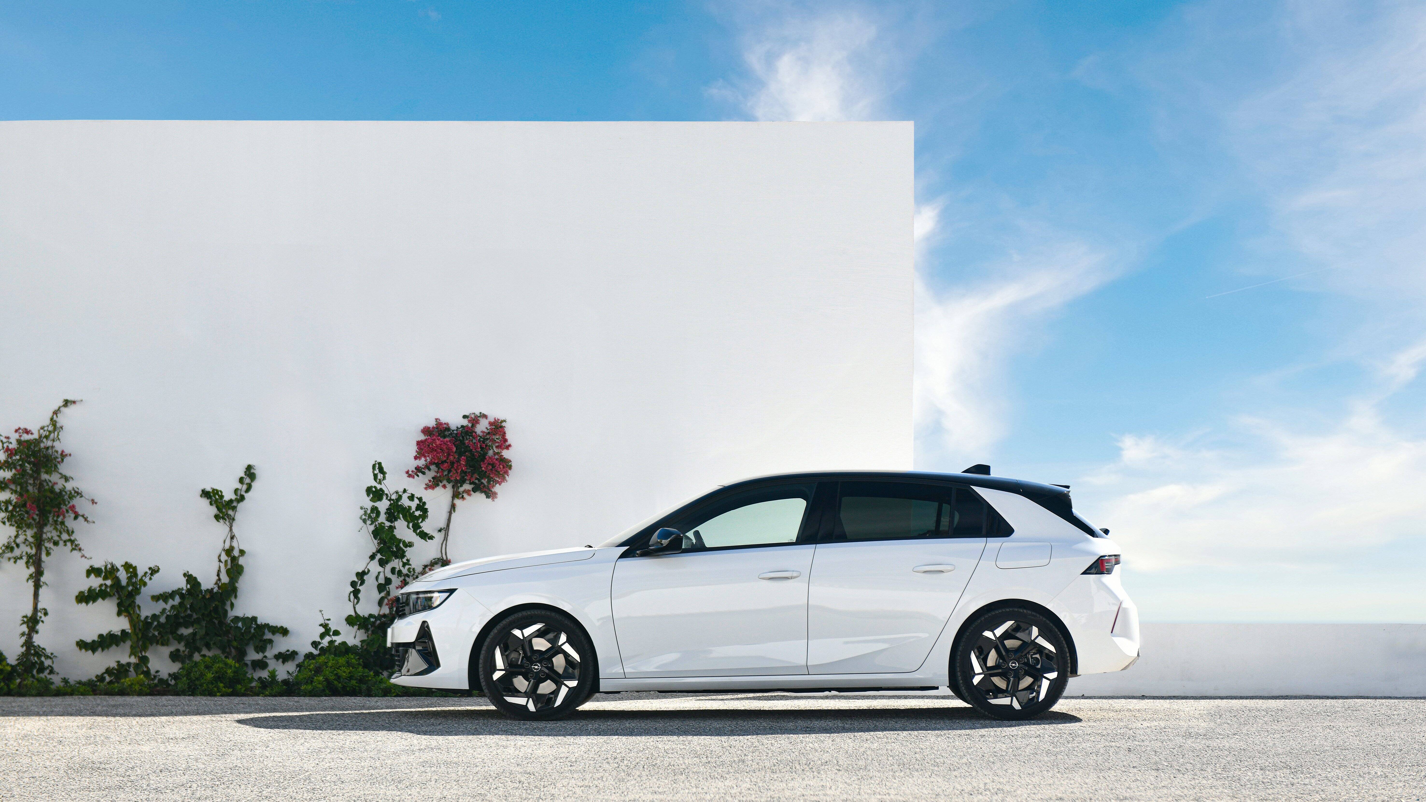 On a testé l'Opel Astra GSe Hybride et voici ce qu'on en pense