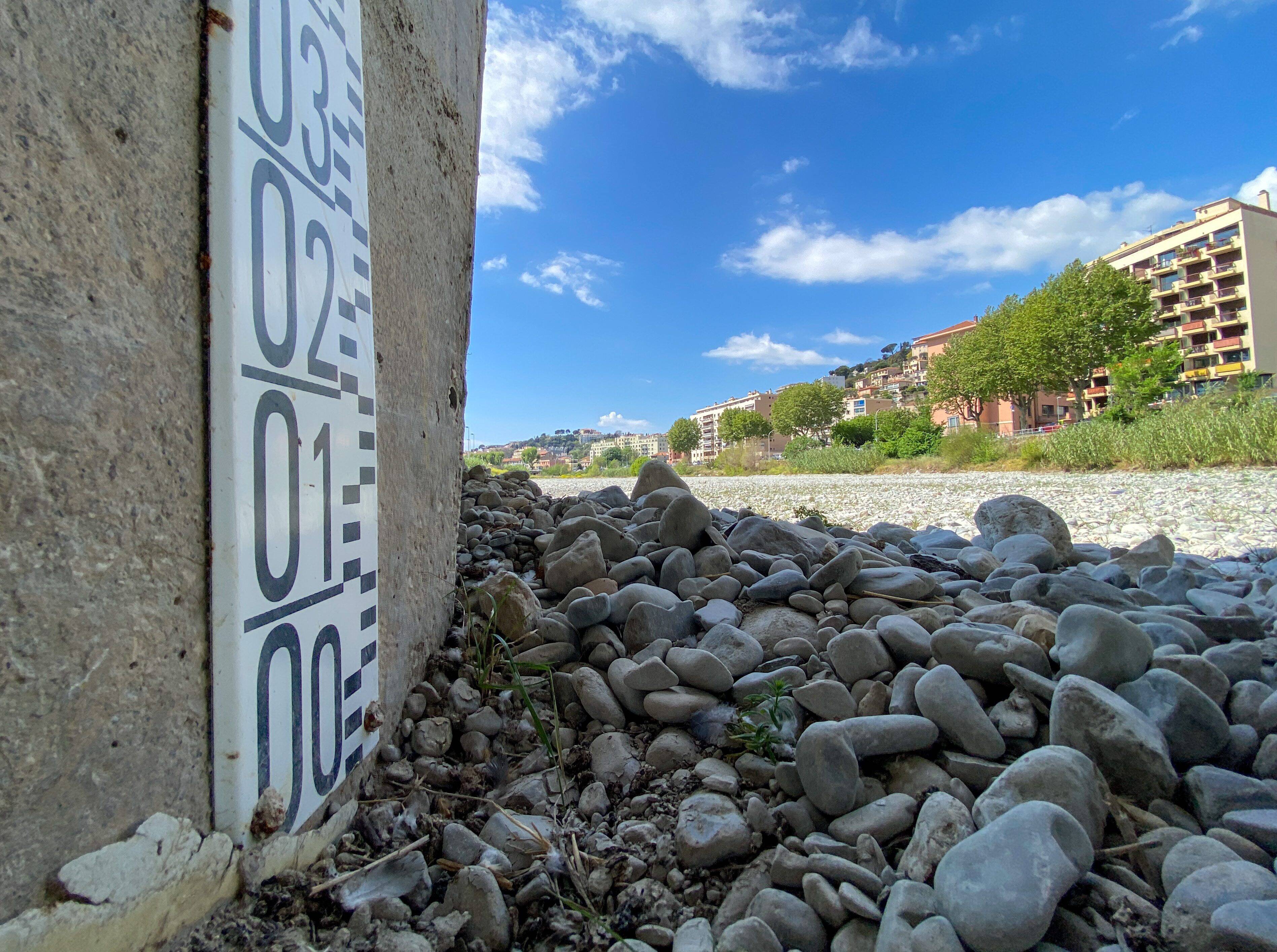 "Il va falloir apprendre à économiser la ressource": les pouvoirs publics face à des choix cornéliens avec la sécheresse