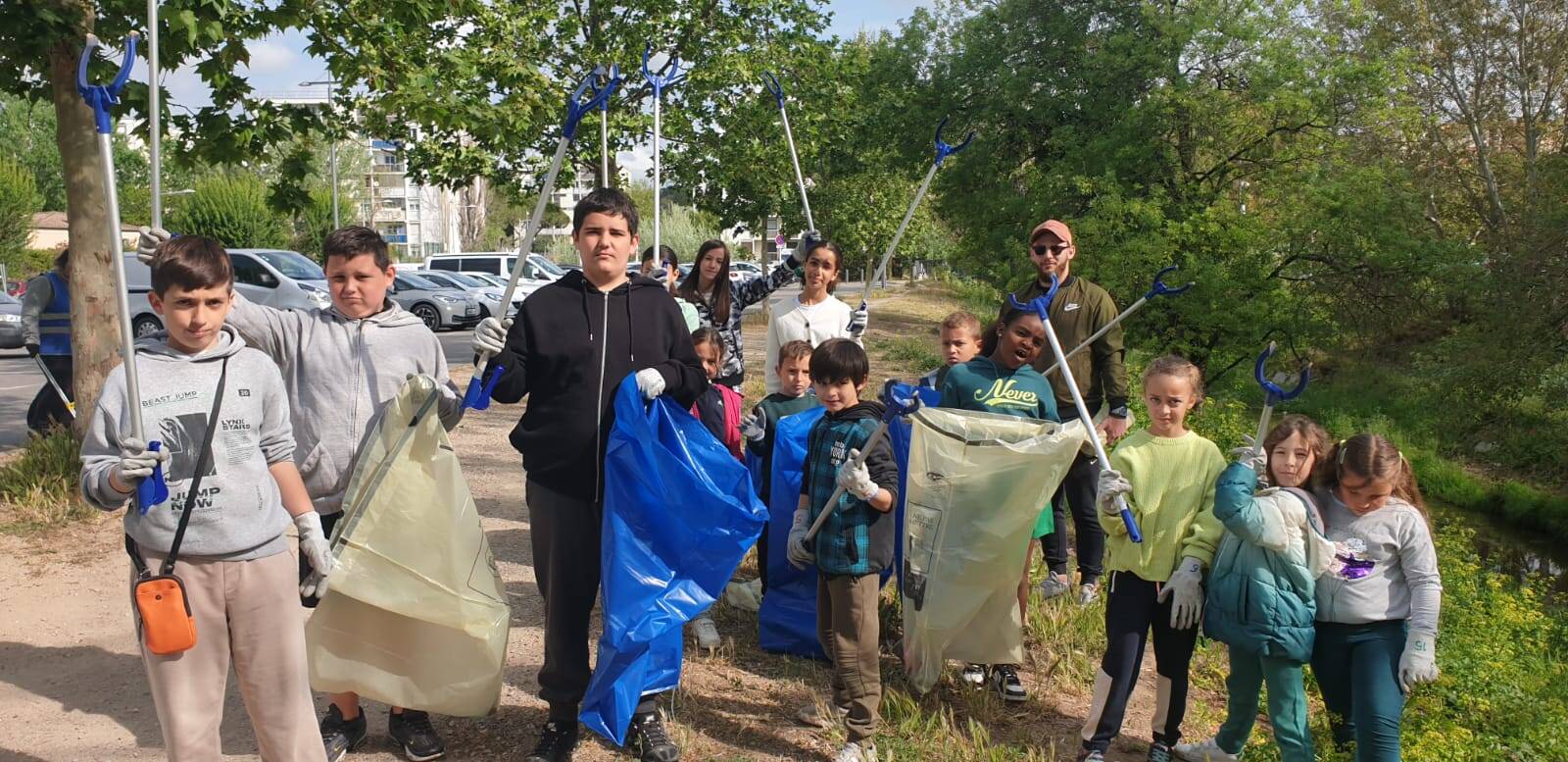 300 kg de détritus ont été ramassés par les jeunes de la MJC Giaume à Cannes