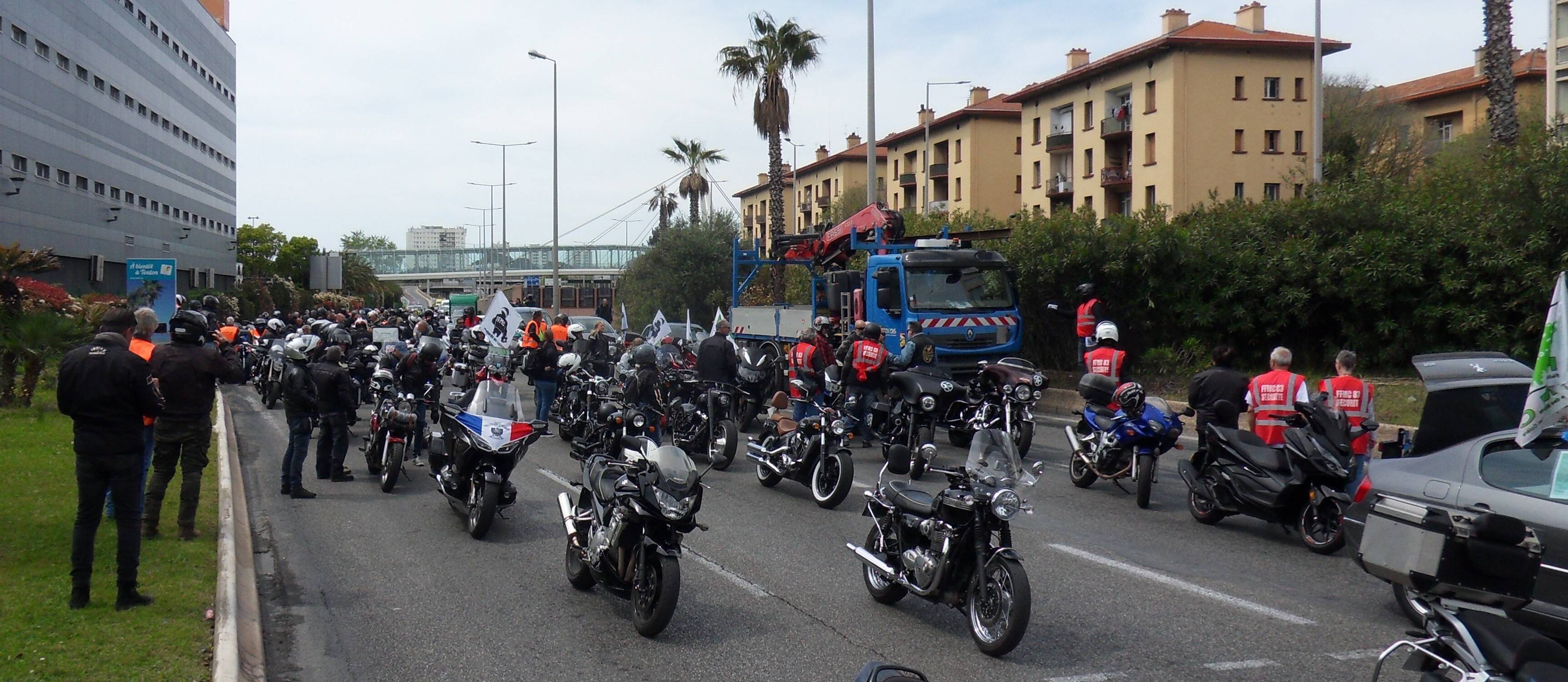 "C'est une pompe à fric": importante mobilisation des motards opposés au contrôle technique dans le Var