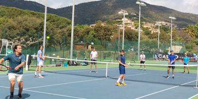 SportsSept jeunes tennismen en stage sous l'oeil d'une caméra à Cavalaire