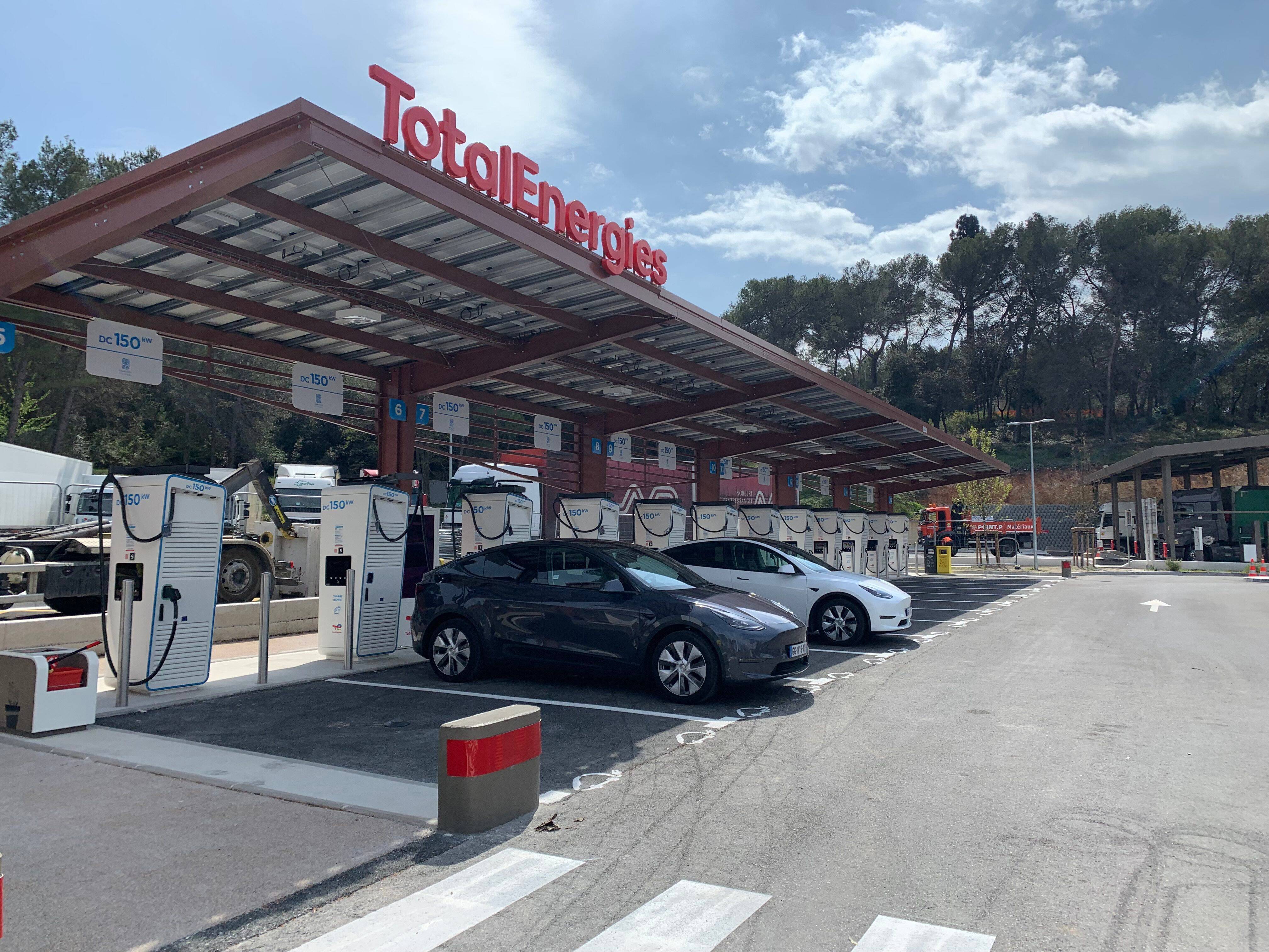 Recharges électriques, coworking, restaurants... Le chantier de l'aire d'autoroute des Bréguières est terminé, découvrez à quoi elle va ressembler