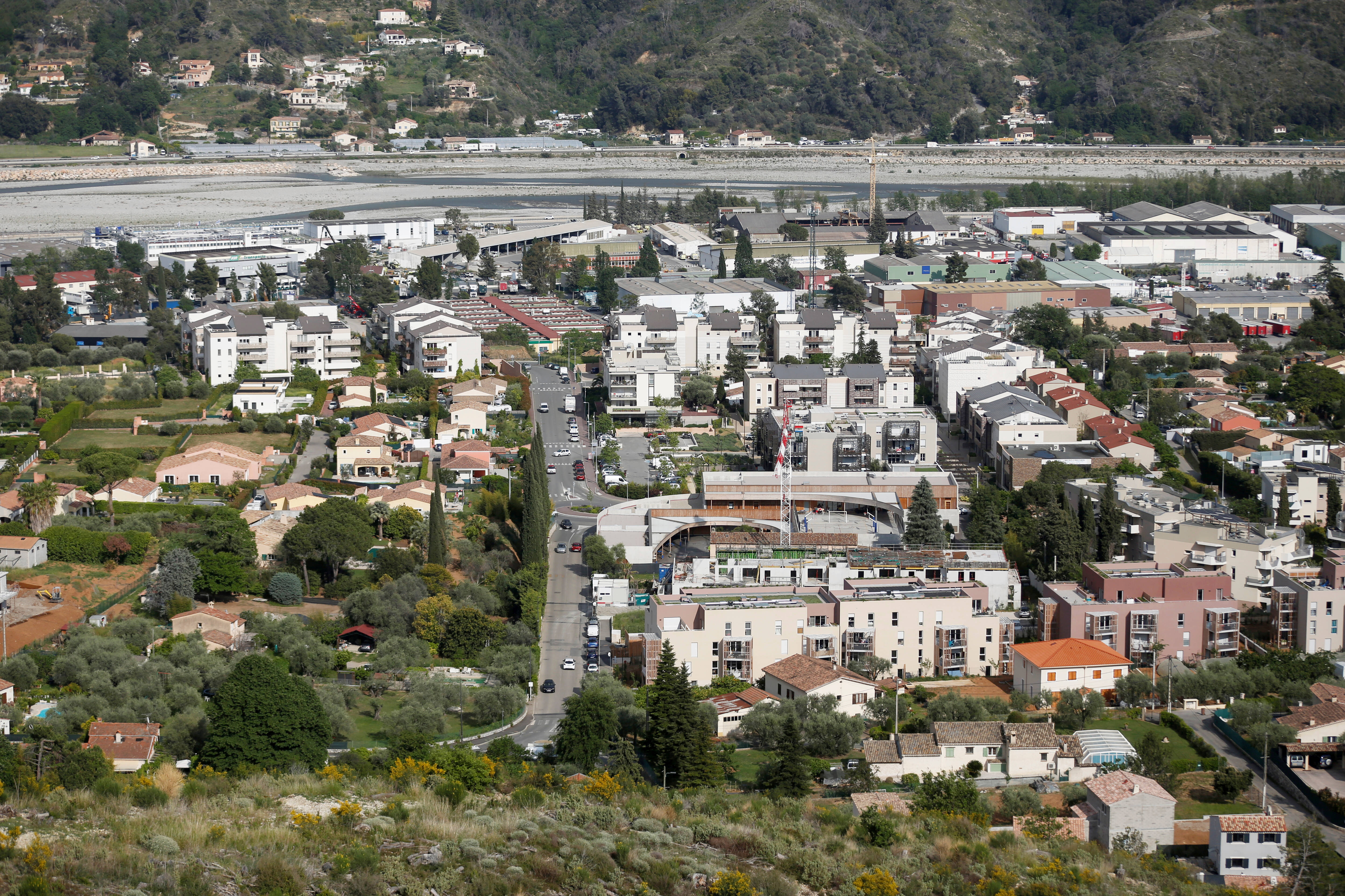 On vous explique pourquoi les habitants de Carros vont subir un long ballet d'hélicoptères