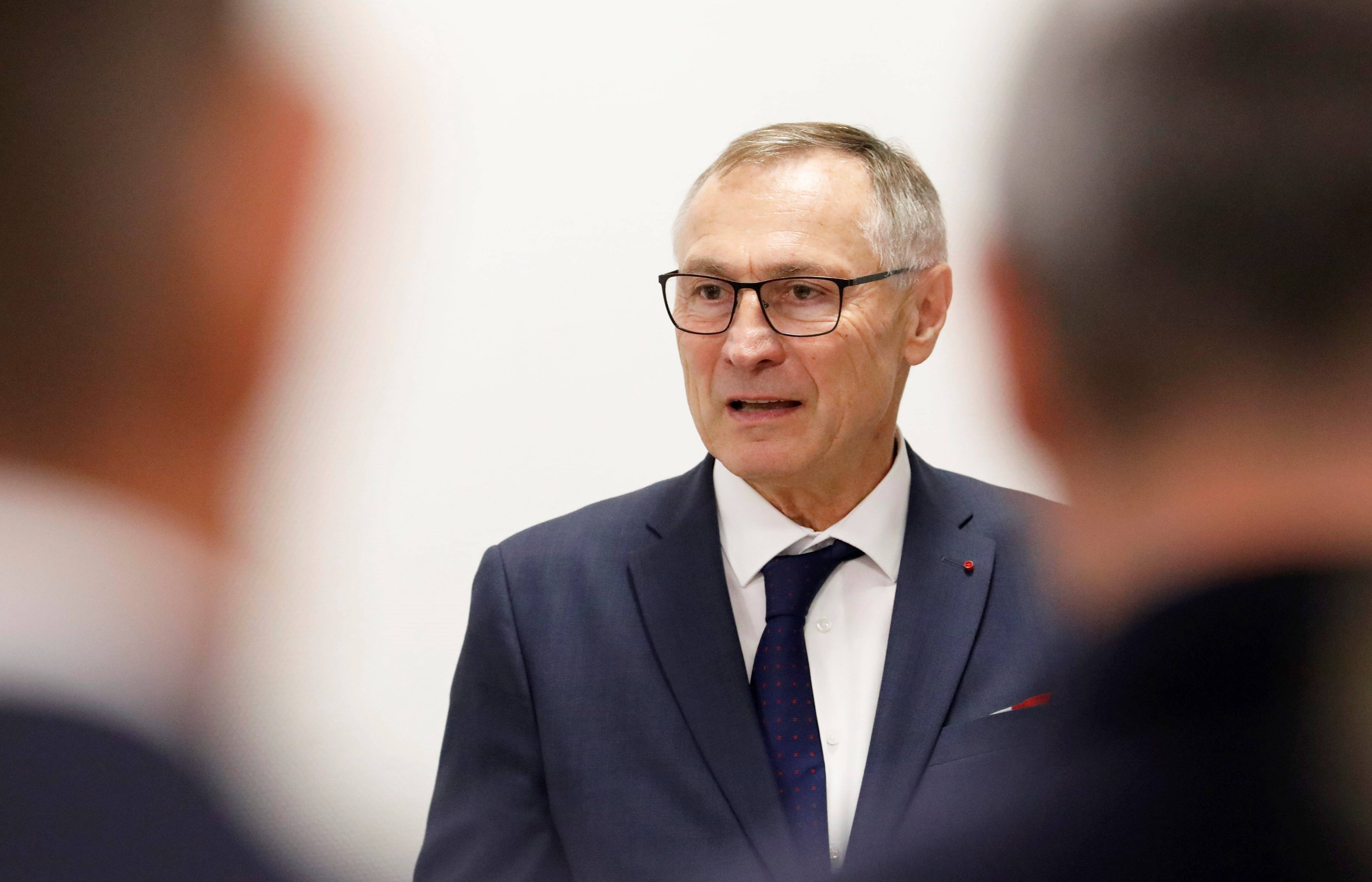 En visite dans les Alpes-Maritimes, l'ancien ministre Jean-Marie Bockel veut "intégrer les harkis à notre récit national"