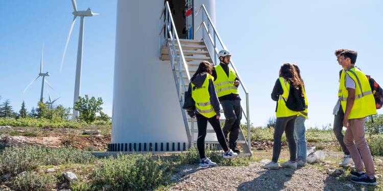 Les éoliennes du parc d'Artigues-Ollières livrent leurs secrets aux lycéens