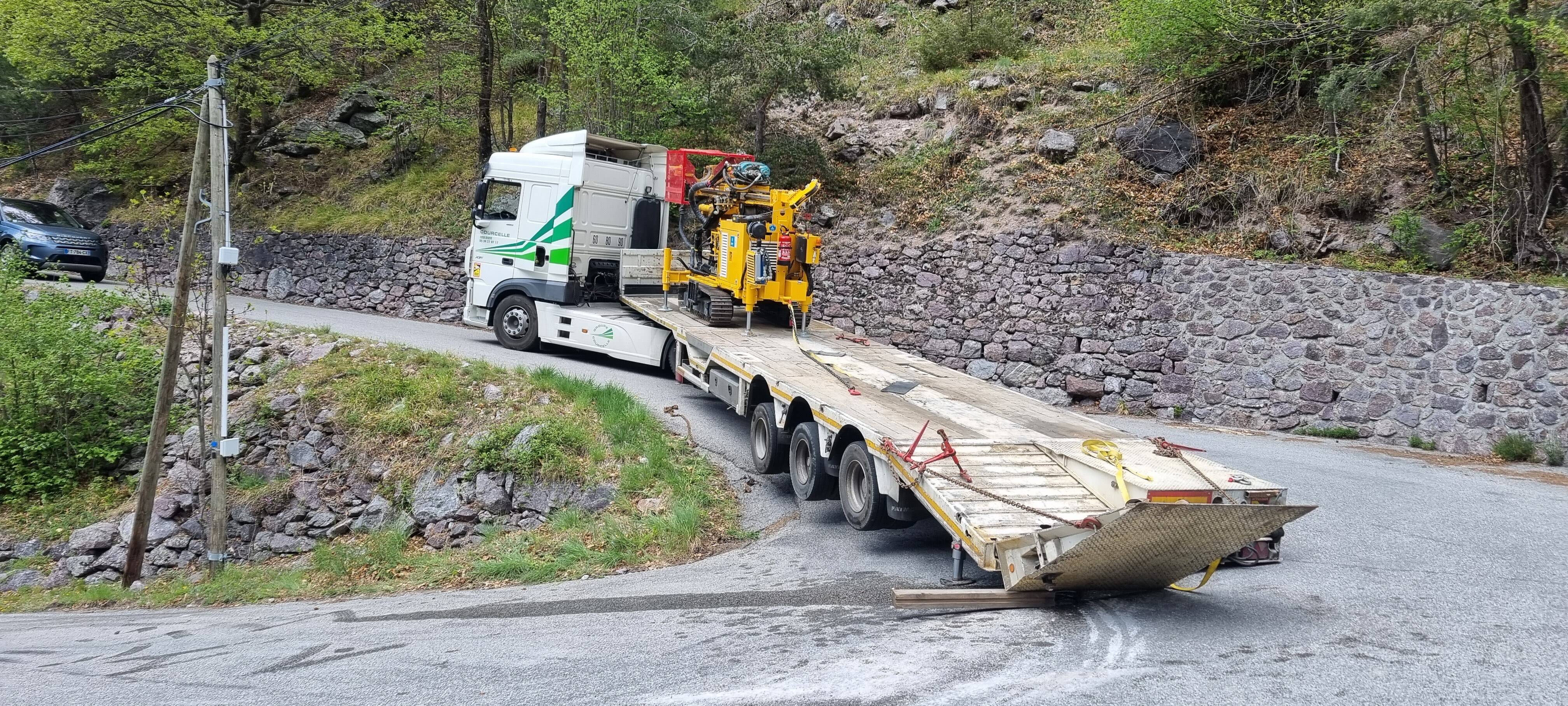 Apr s une erreur de GPS un camion bloque l acc s la vall e de