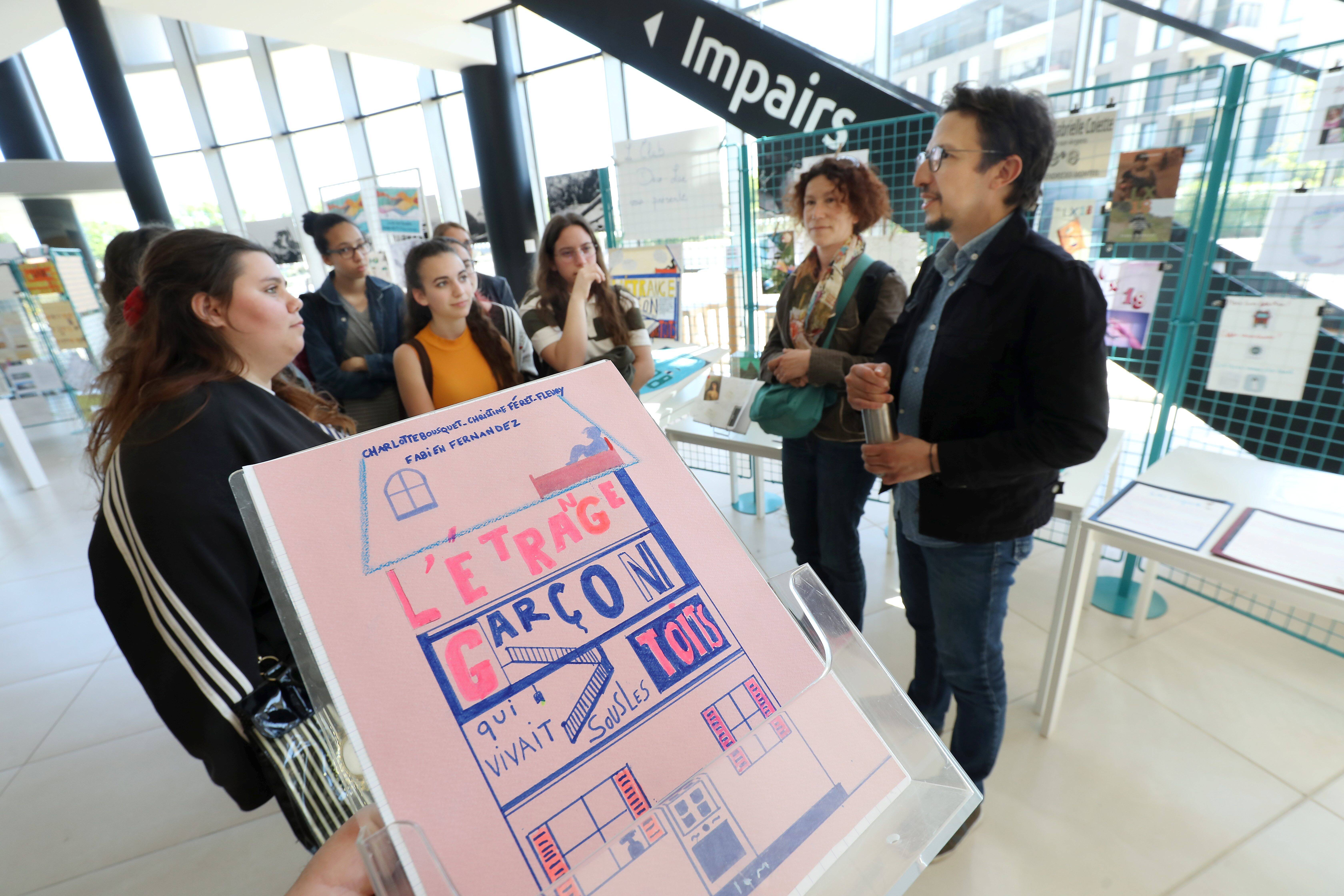 "Racontez-nous... comment peut-on devenir écrivain?": deux auteurs répondent aux questions des élèves à la médiathèque de Fréjus