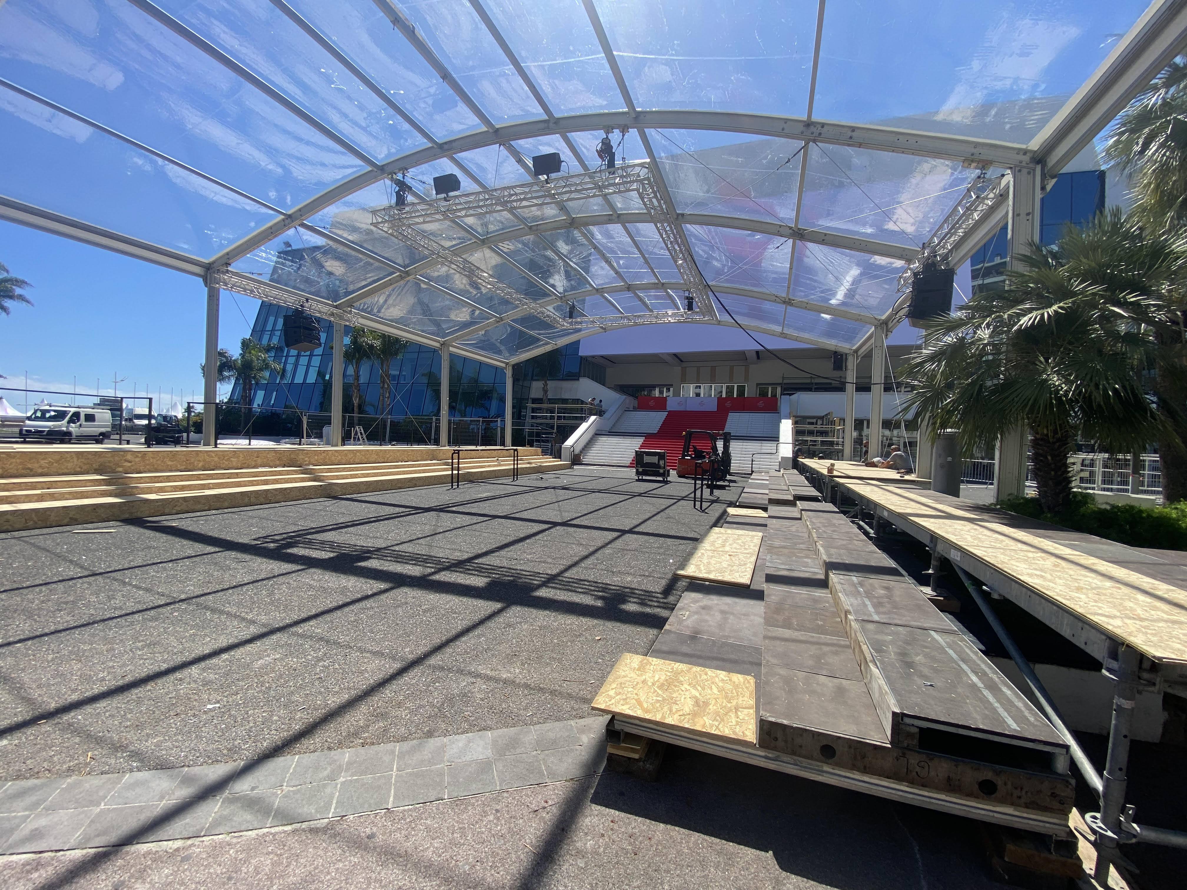 Derniers préparatifs avant le top départ du 76ème Festival de Cannes