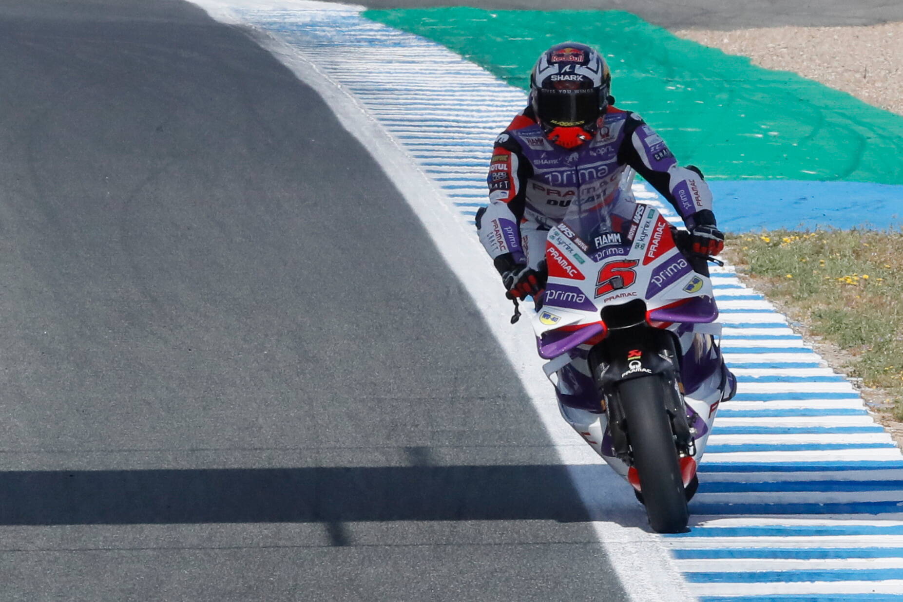 Johann Zarco 6e de la course sprint du Grand Prix de France MotoGP, Fabio Quartararo au tapis