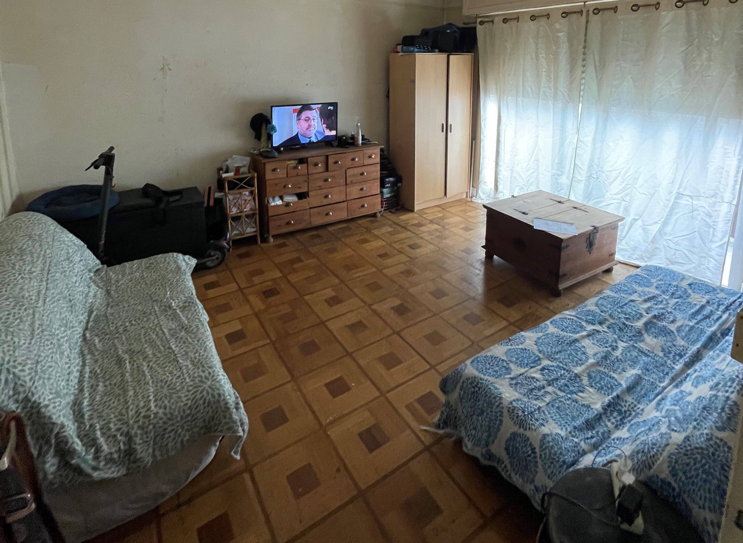 "On survit": locataires d'un studio, une mère et ses deux enfants attendent un logement social depuis 10 ans à Nice