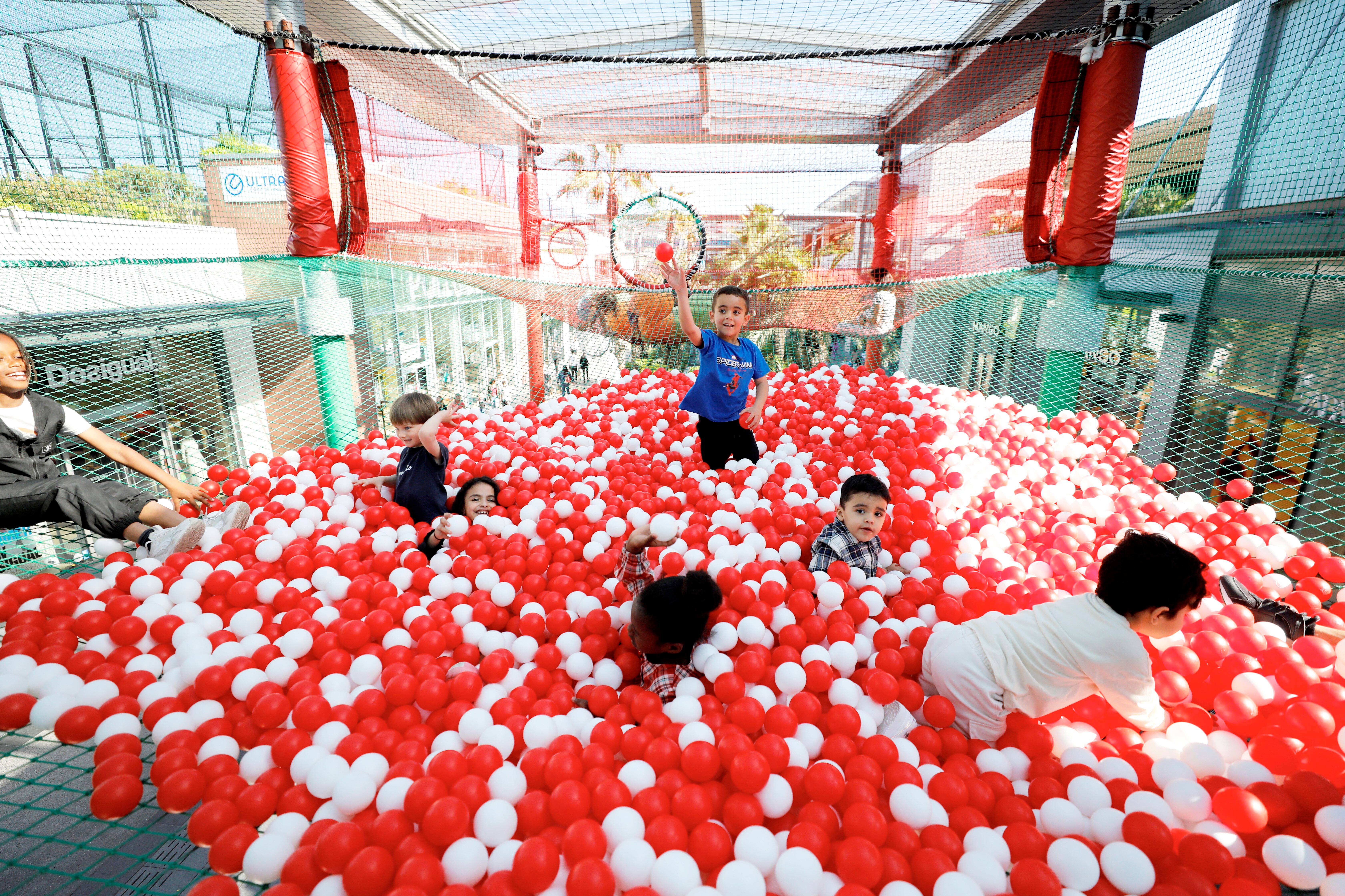 Un centre commercial de la C te d Azur installe des jeux pour