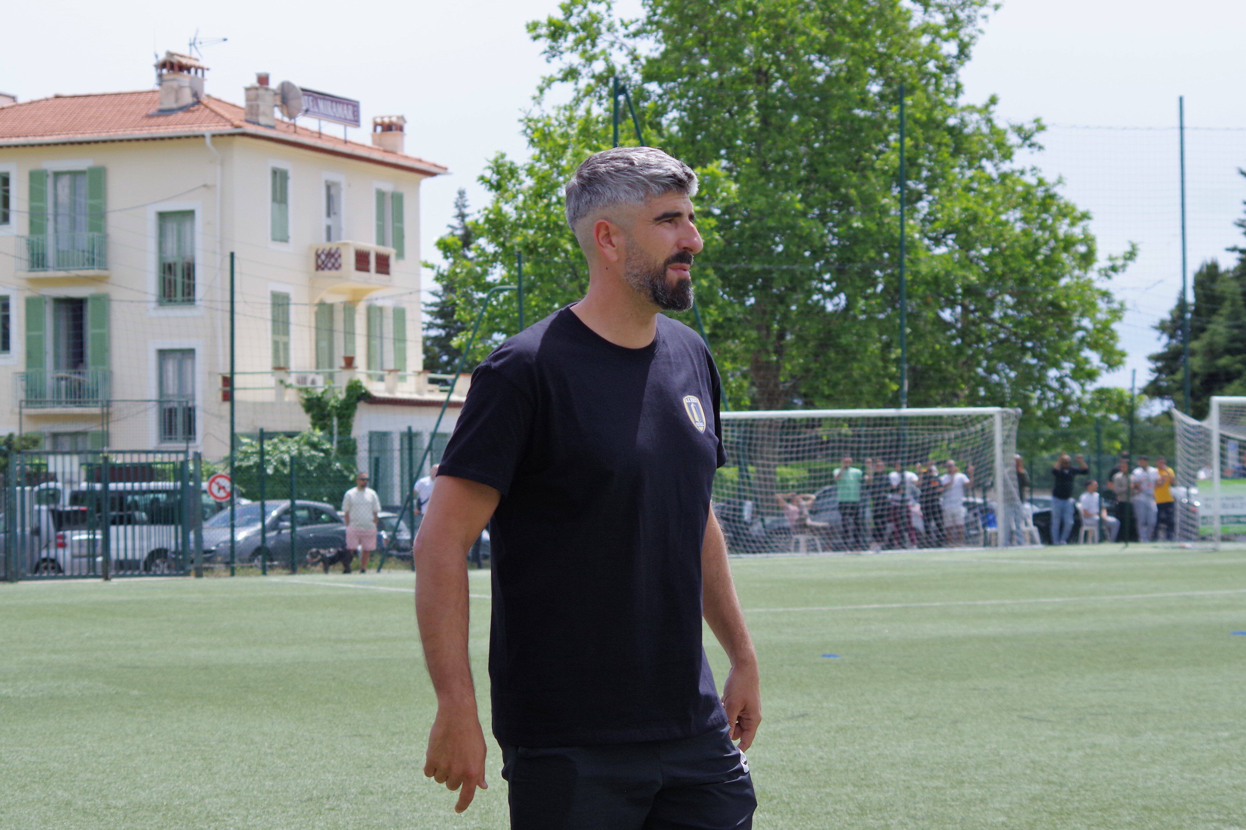 "On s'est pris au jeu": les confidences de Julien Robaglia, l'entraîneur de la réserve de l'AS Vence, qui est monté cinq fois en sept ans, de la D5 au R2