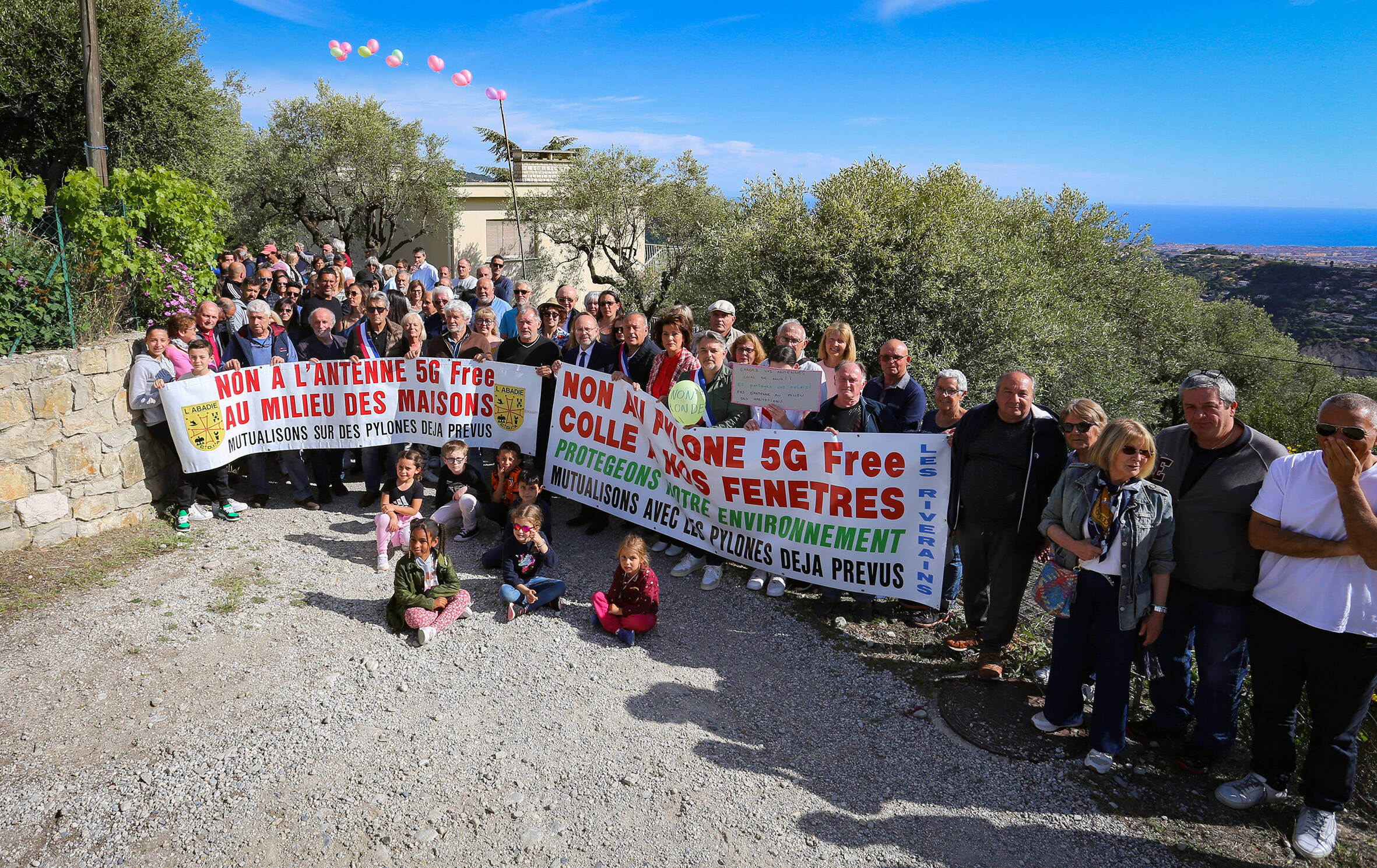 Pétition, manifestation... Des élus et des habitants se mobilisent contre une antenne-relais dans un quartier de cette commune des Alpes-Maritimes