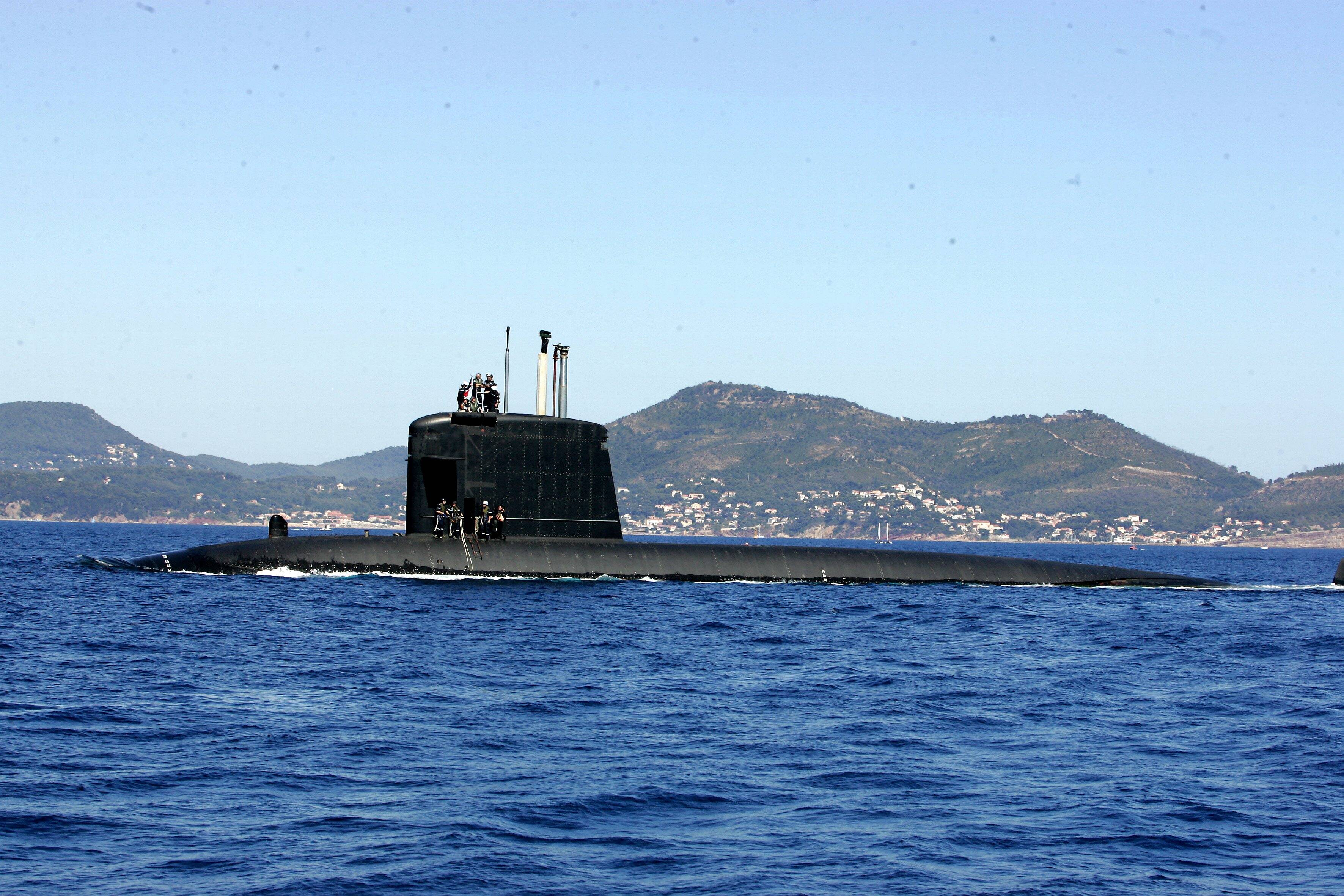 Première plongée pour le sous-marin nucléaire d'attaque "Perle" avant un retour au port de Toulon ce jeudi