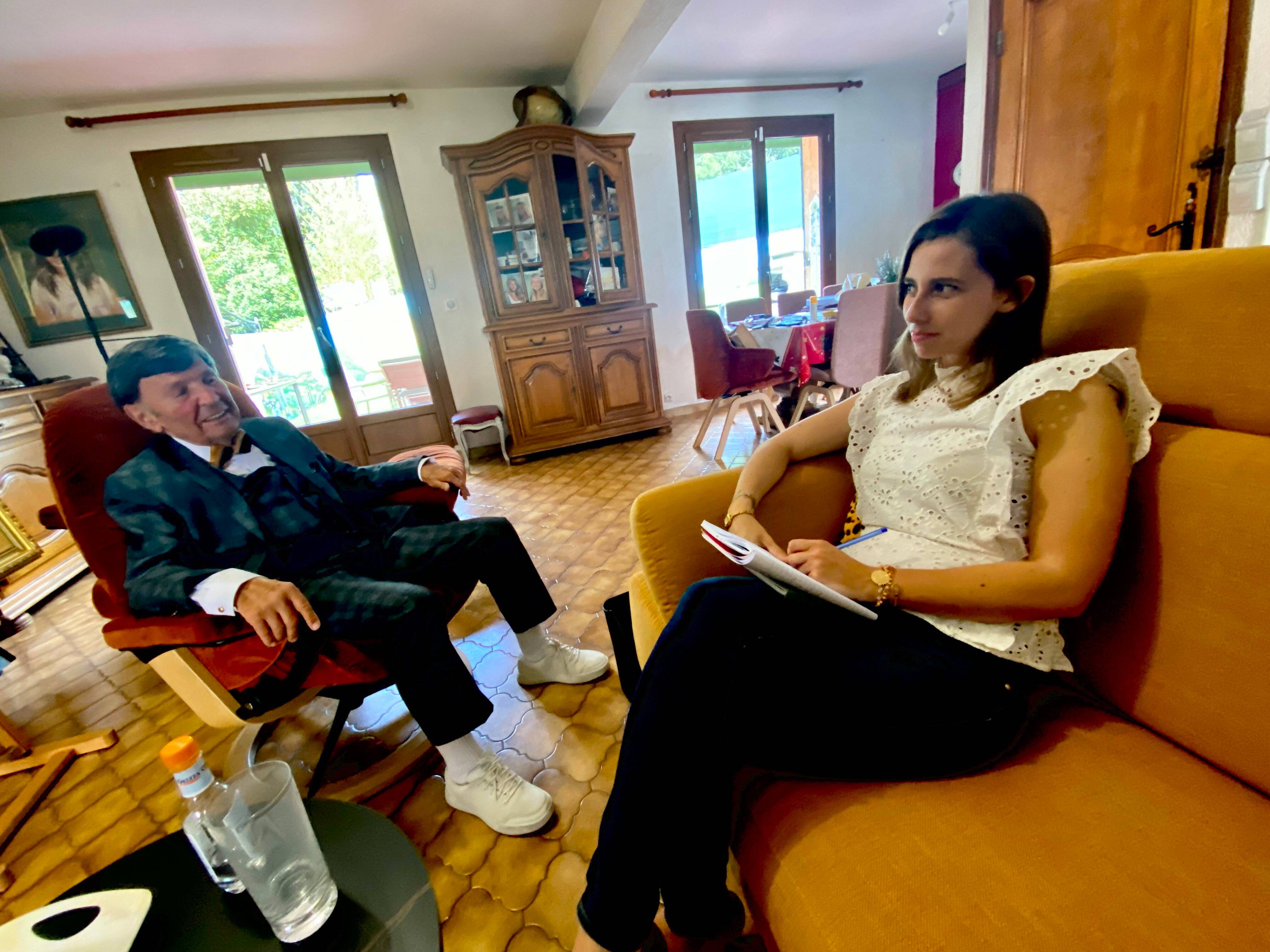 À Cuers, cette écrivaine écoute ses clients pour en faire un livre et transmettre les souvenirs