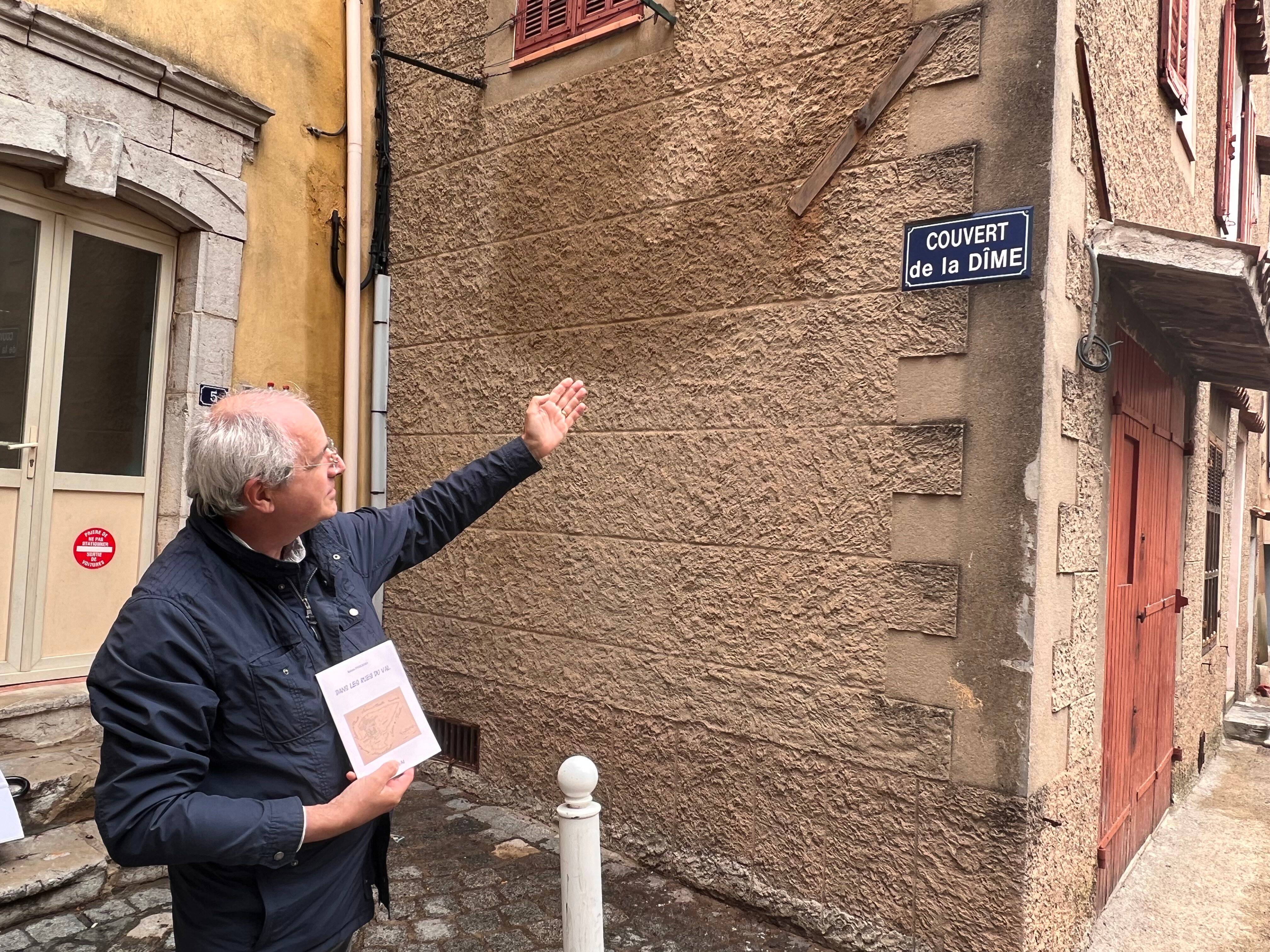 Cet habitant du Val raconte le nom des rues de son village dans un livre