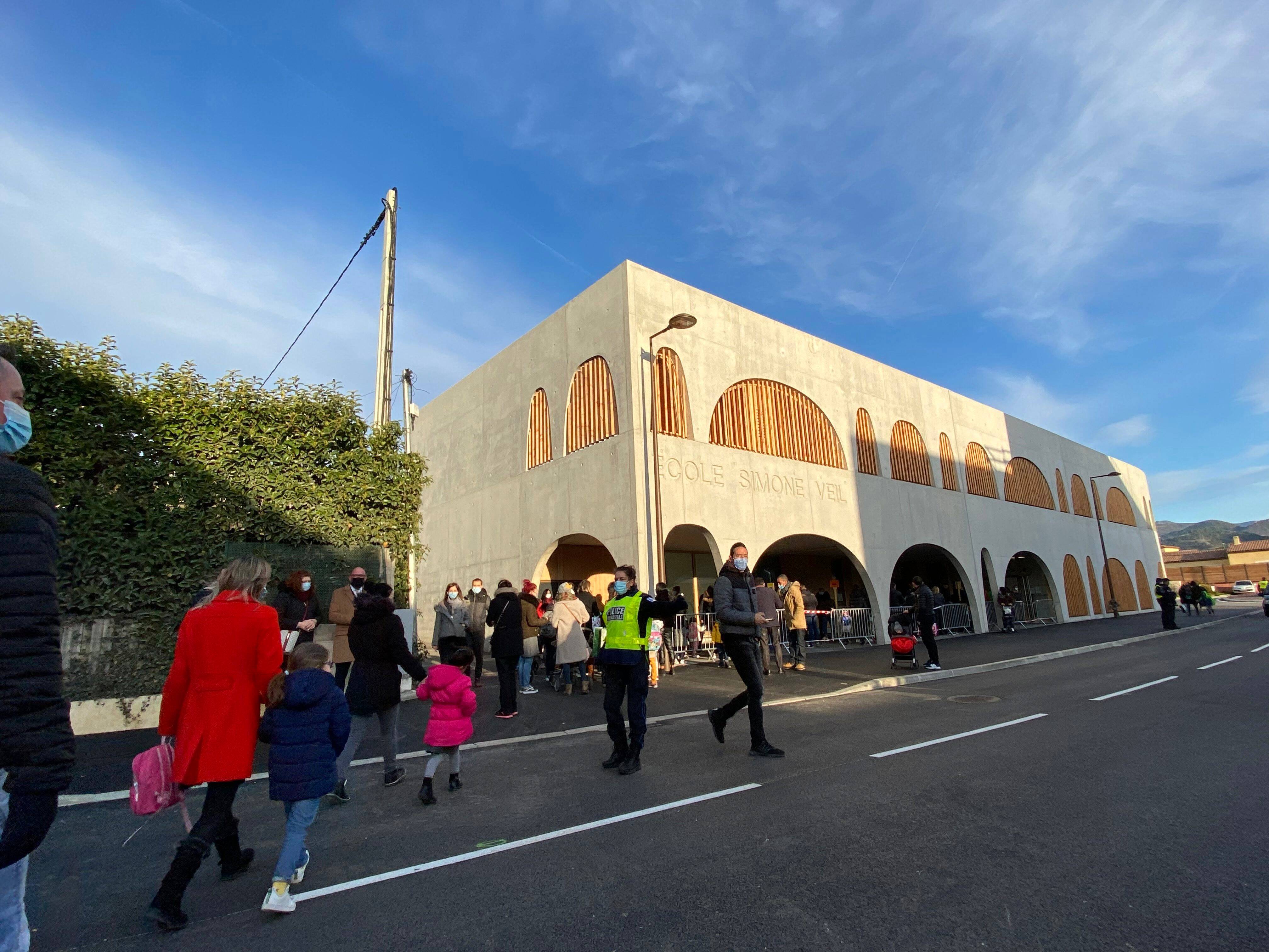 "Tous les enfants des Plans seront scolarisés aux Plans": Carros a trouvé une solution face à la saturation des écoles
