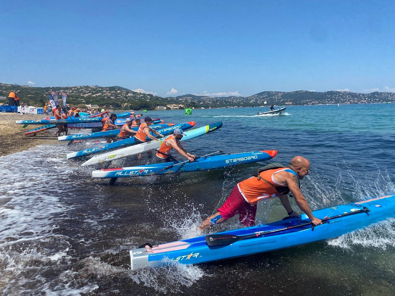 Cinquante paddlistes se jettent à l'eau pour la SUP race cup à Sainte-Maxime