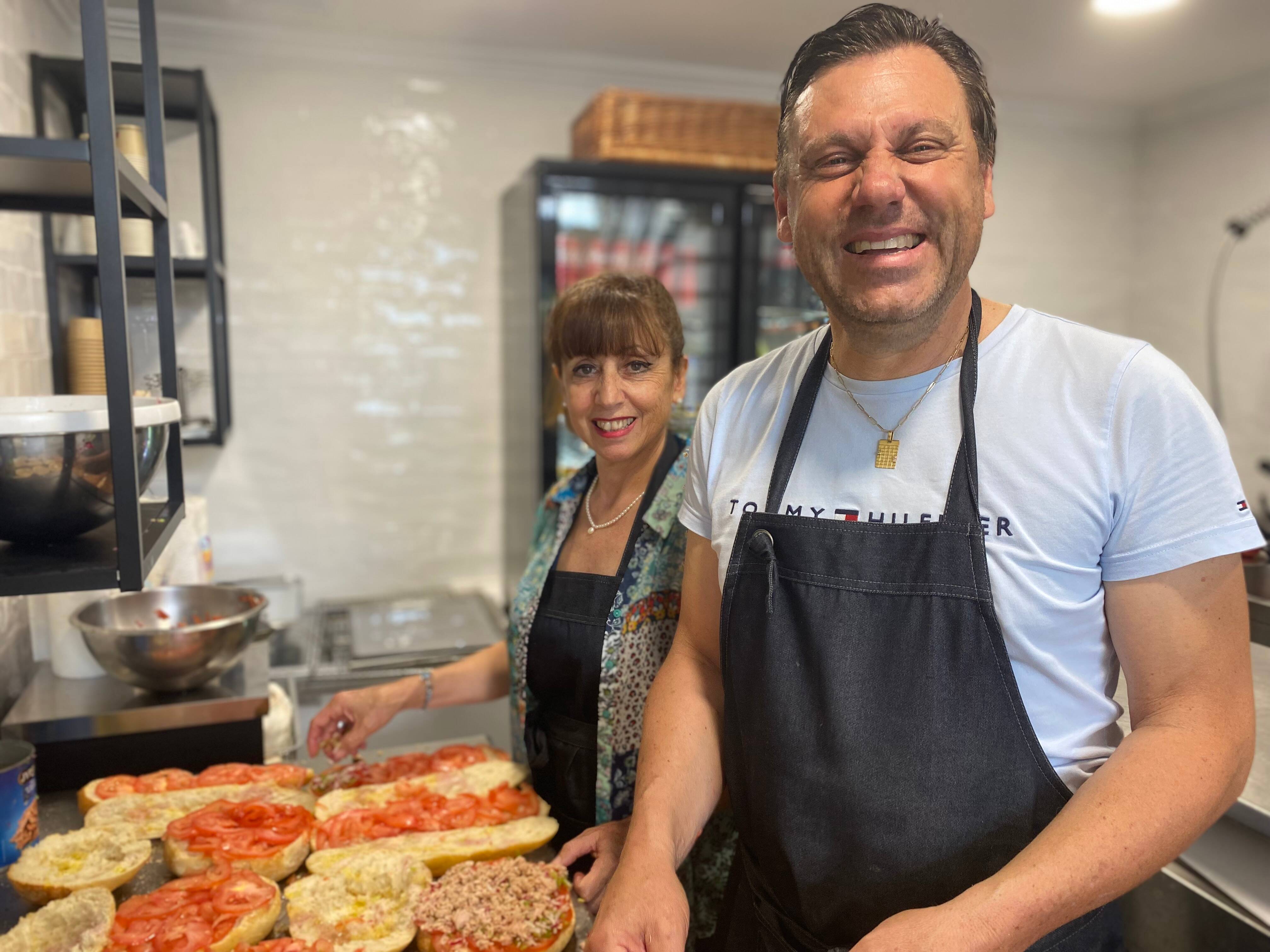Après la perte de son kiosque de Magnan, Félix, le roi du pan bagnat, reprend du service à Nice