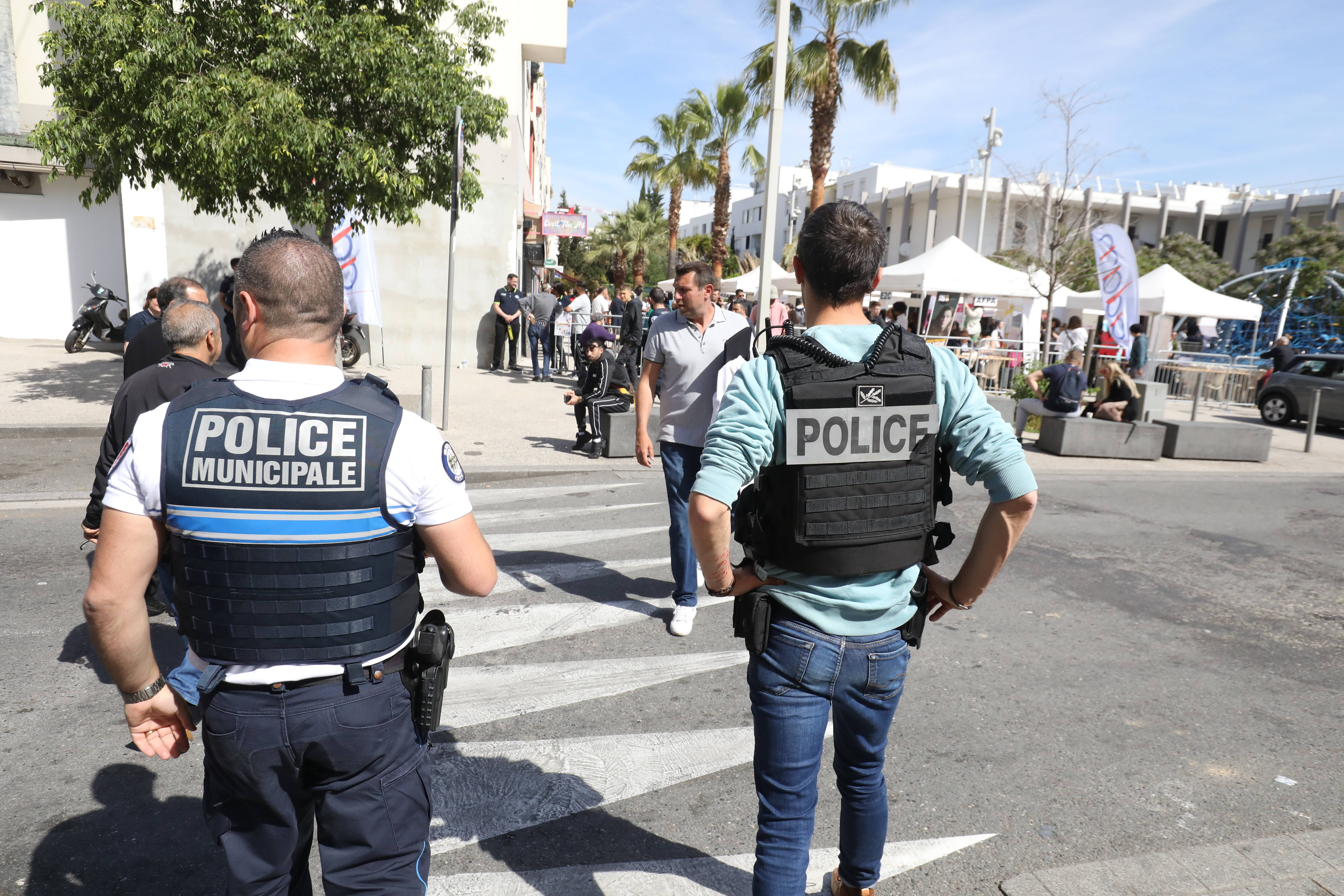 Des policiers pris à partie par une foule hostile aux Moulins, un individu interpellé pour incitation à l'émeute
