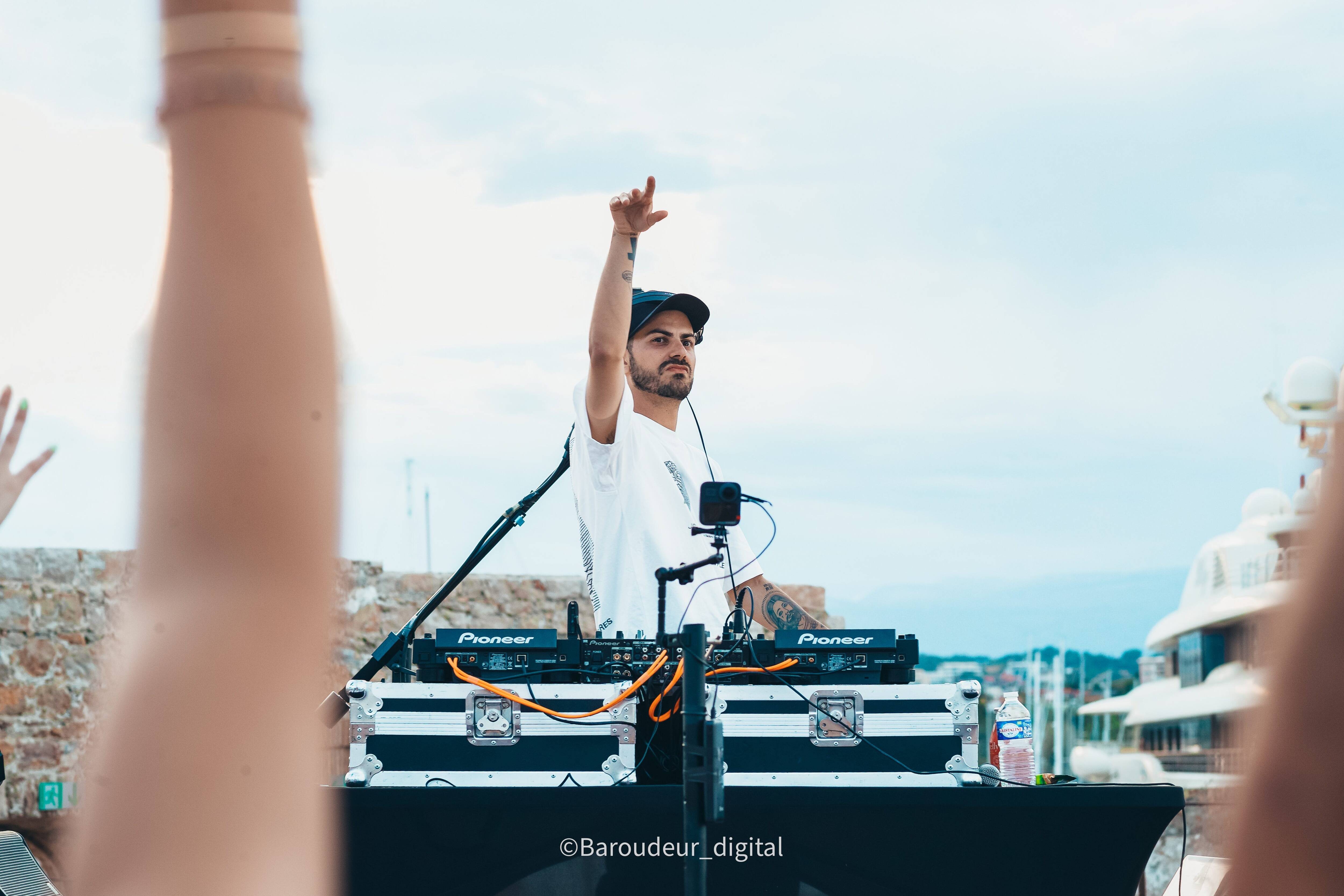 300 personnes attendues à la plage de la Gravette pour une soirée électro: le DJ antibois Hugo Cantarra revient ce samedi 17 juin (et il reste des places!)