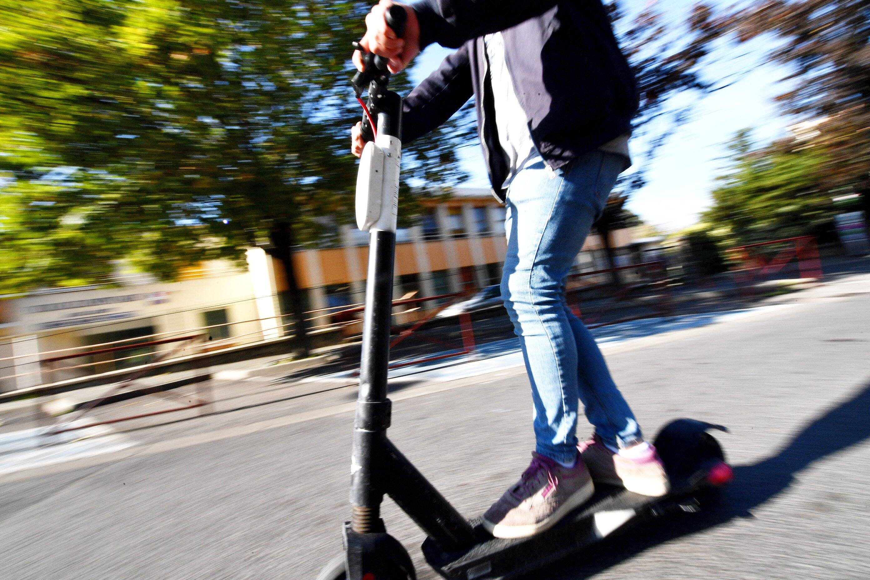 "J'ai entendu une voix de femme dire: il est mort!": deux Niçois témoignent après avoir été percutés par des trottinettes sur le front de mer