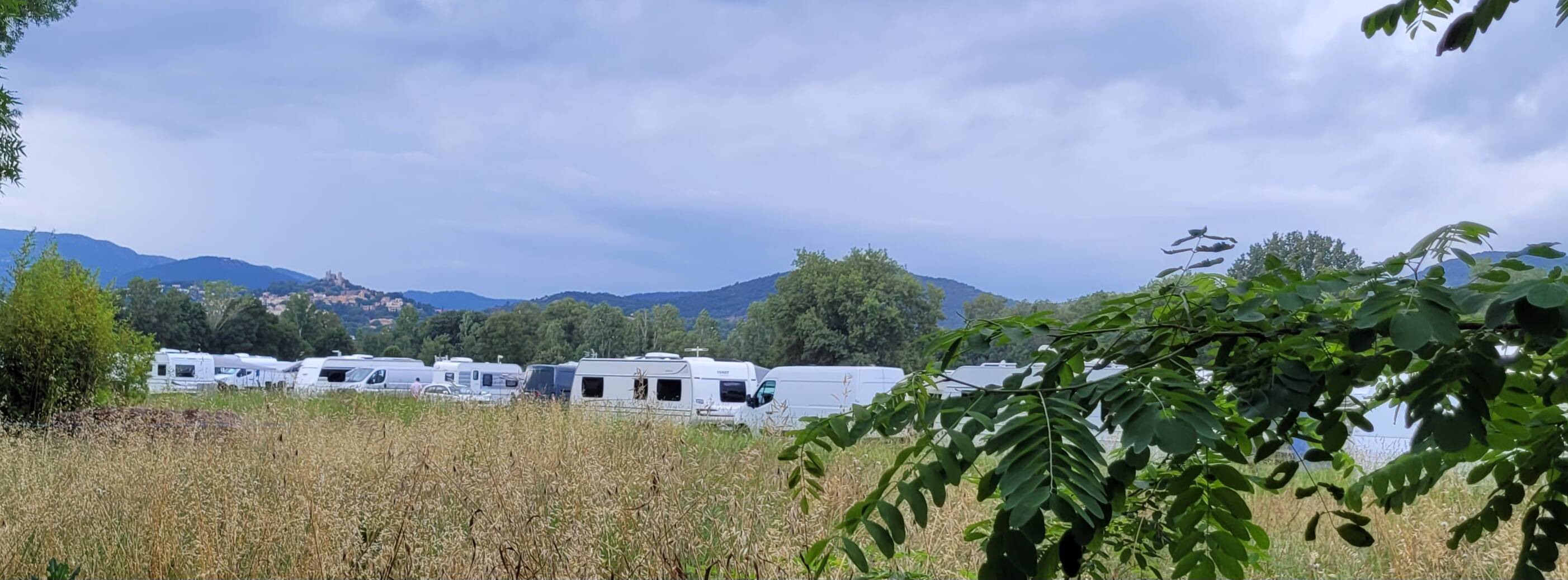 Les gens du voyage investissent son terrain pour la 2ème année consécutive dans le golfe de Saint-Tropez