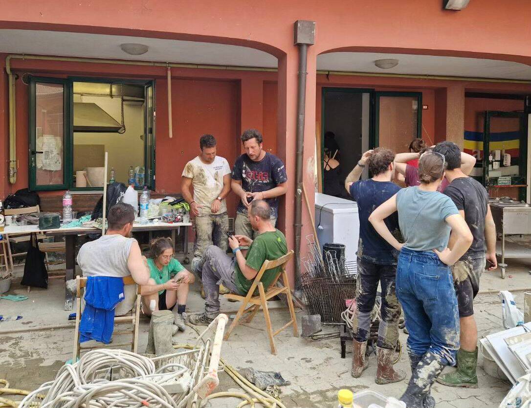 Des Penevoles Assurance Partent Aider Les Sinistres Après Les Inundations Martrières in Italia