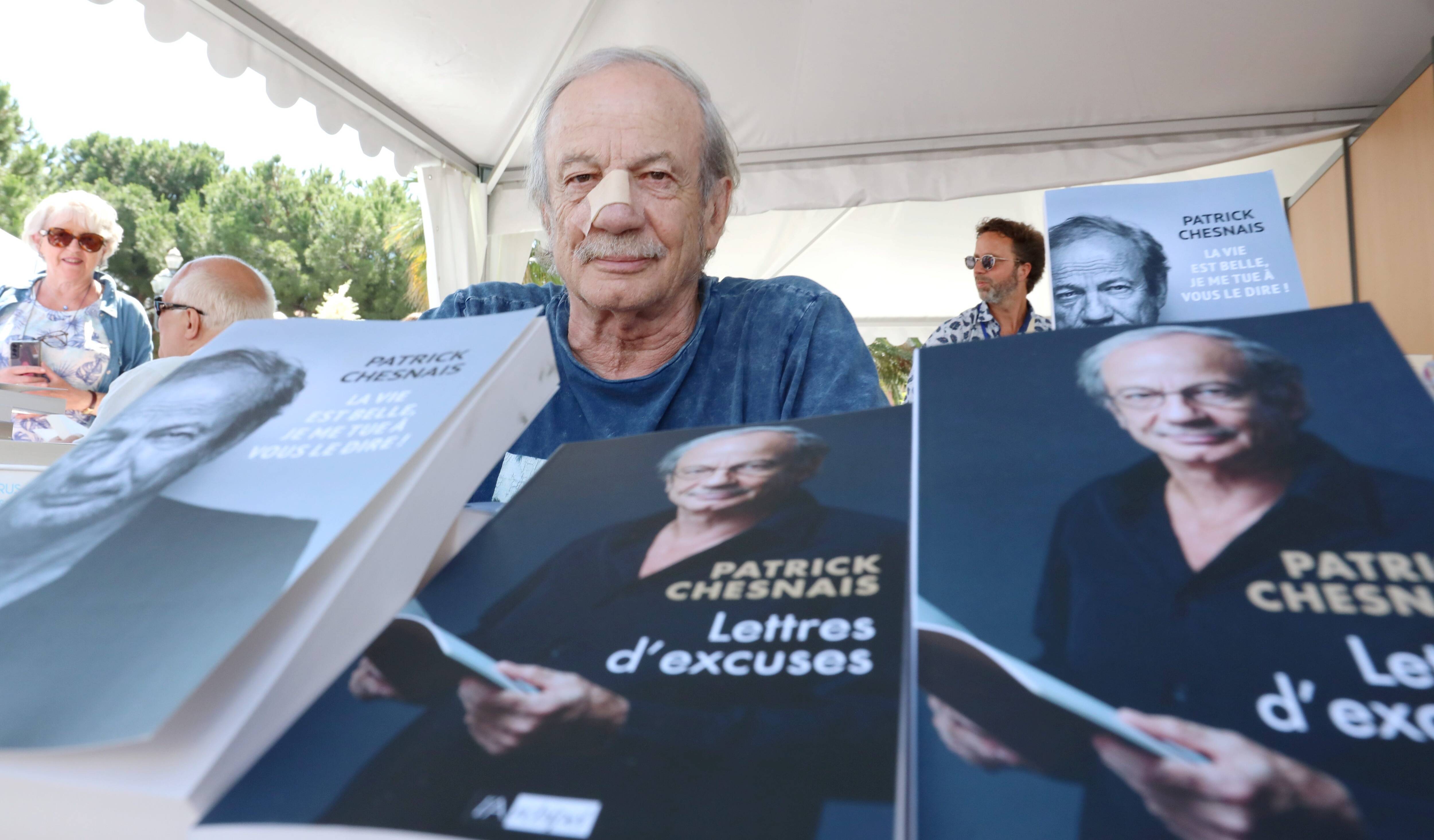 "Je m'excuse vraiment dans le bouquin"... Avant de rendre hommage à Raymond Devos à Antibes dès ce soir, Patrick Chesnais est venu présenter ses "Lettres d'excuses" à Nice