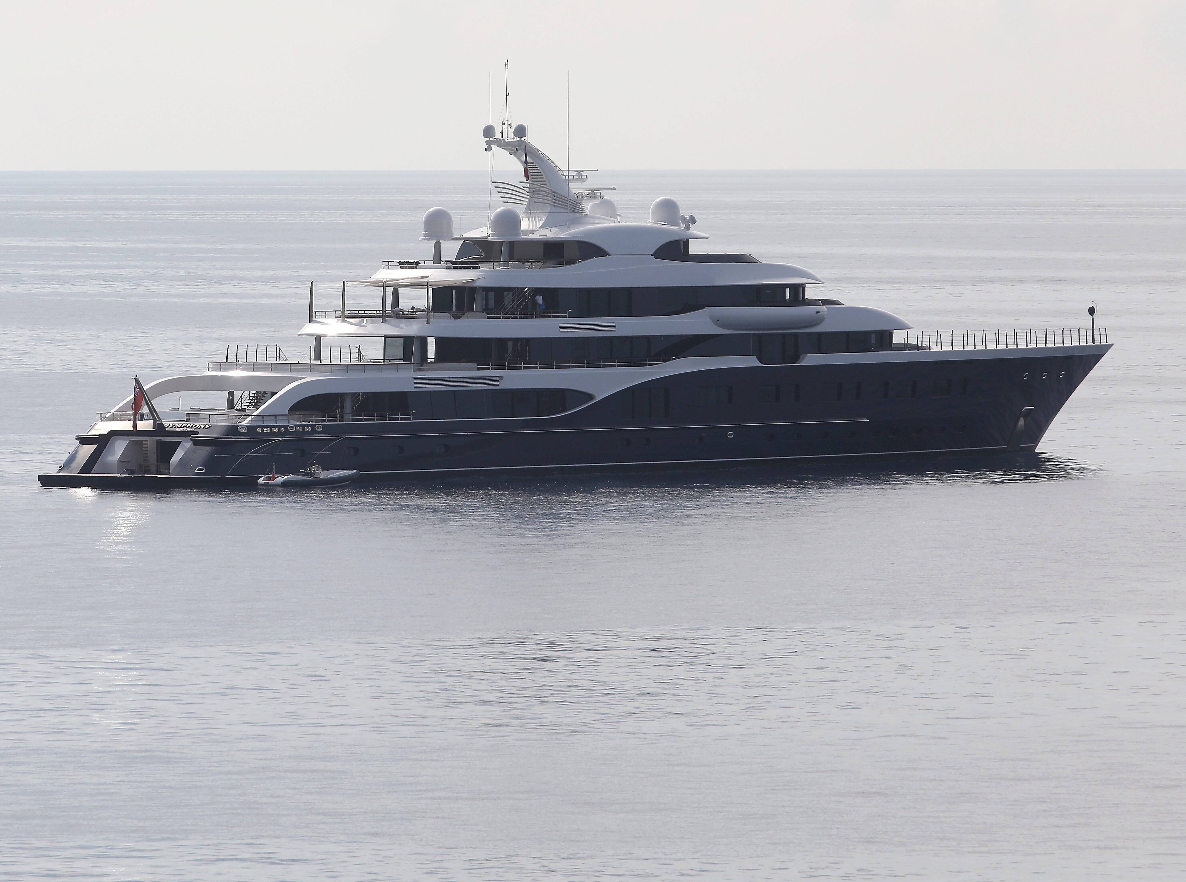 Le yacht fantôme de Bernard Arnault repéré sur la Côte d'Azur - Nice-Matin