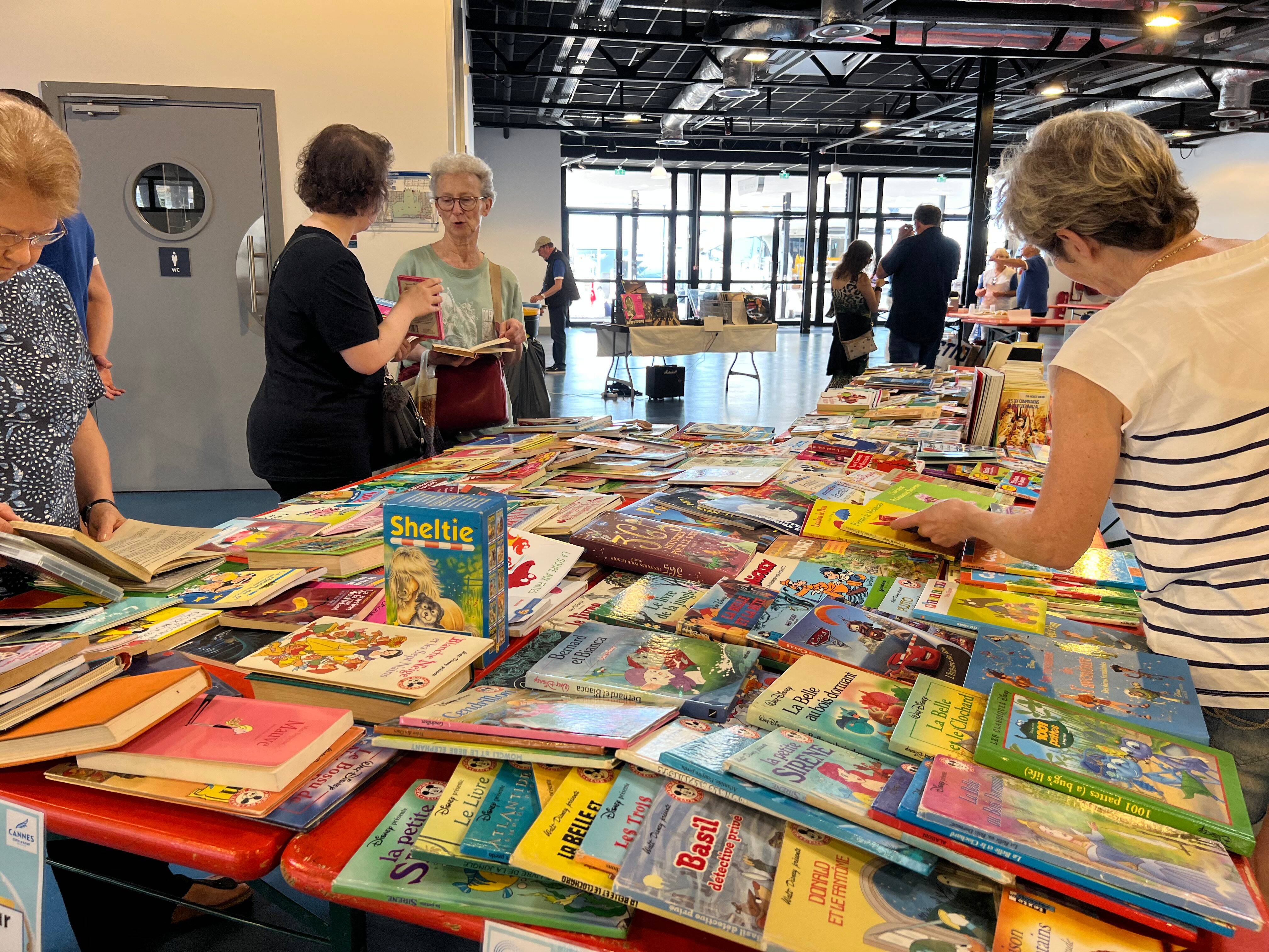 Un vrai bazar culturel à la gare maritime de cannes ce week-end