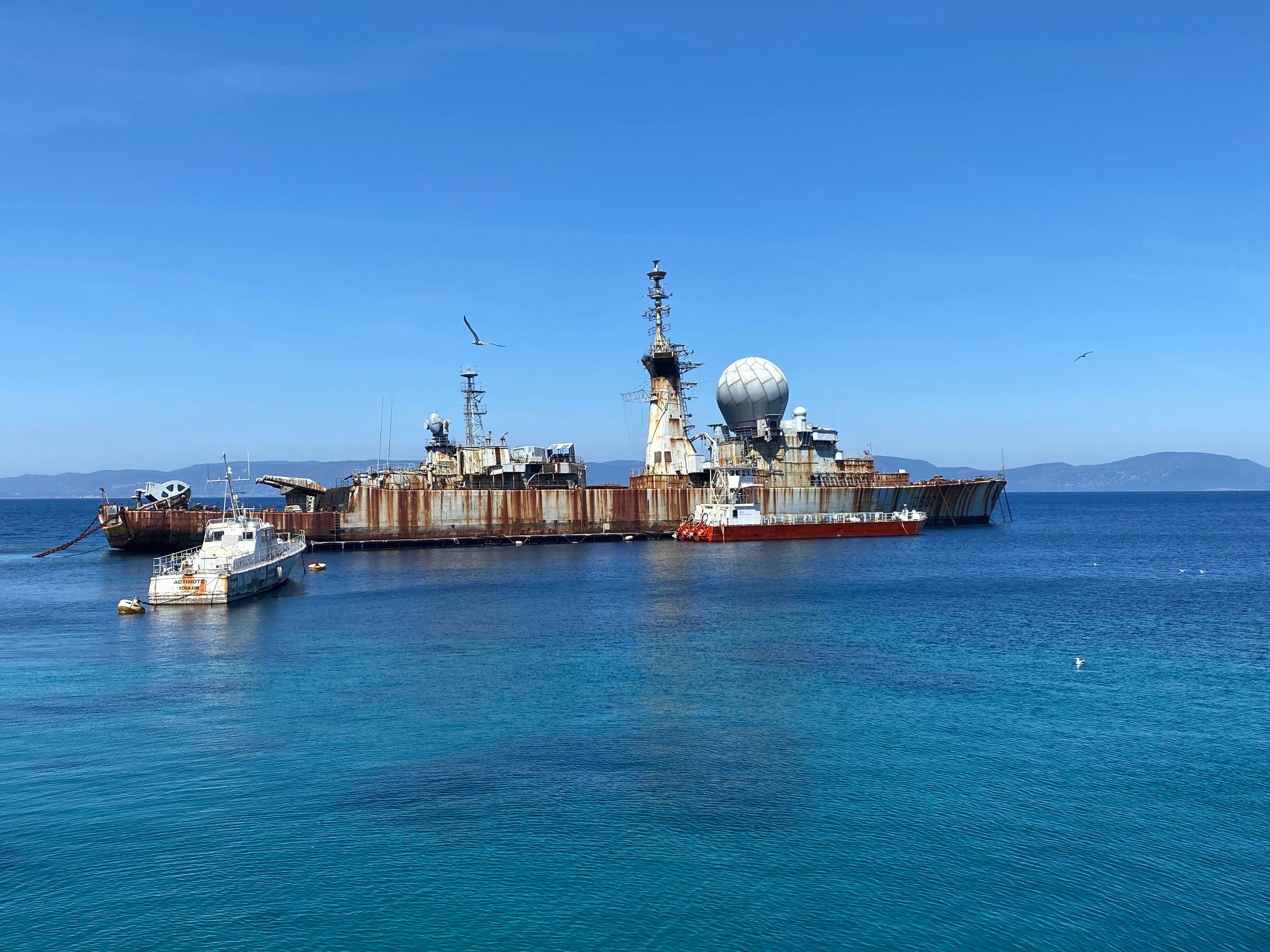 L'ancien lance-missiles Suffren a quitté l'île du Levant pour rejoindre Toulon