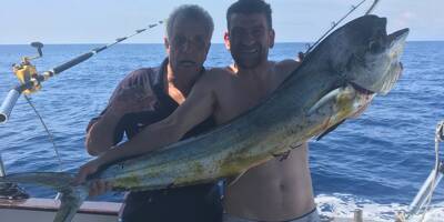 Il pêche une daurade coryphène de plus de 15kg au large de la Côte d'Azur