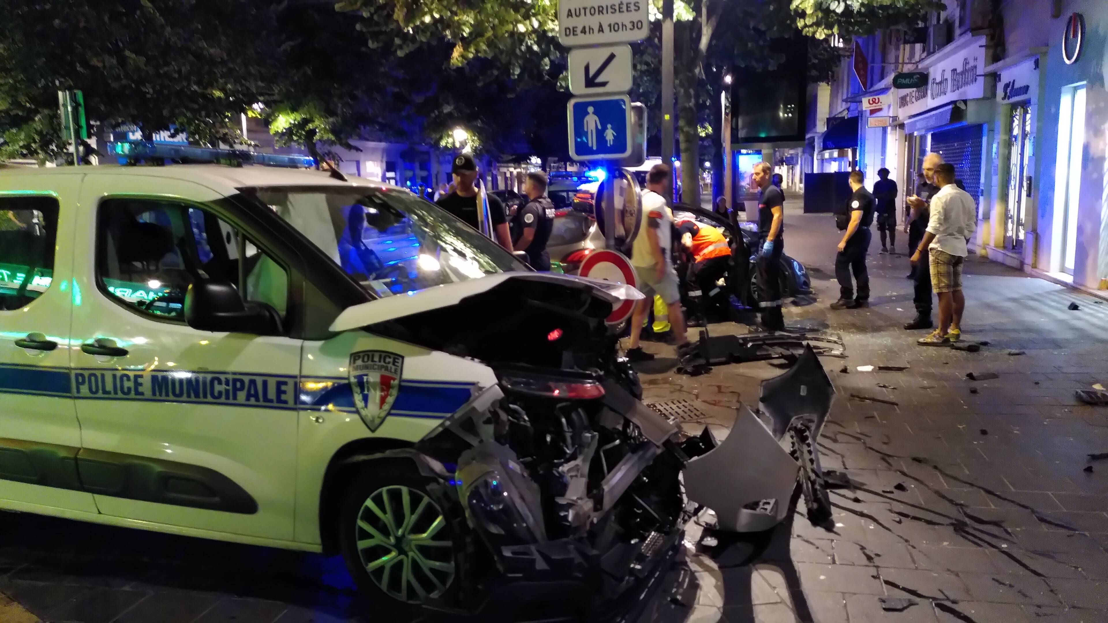 "On a pensé à une explosion ou à un attentat": spectaculaire accident dans le centre de Nice, quatre blessés dont trois policiers