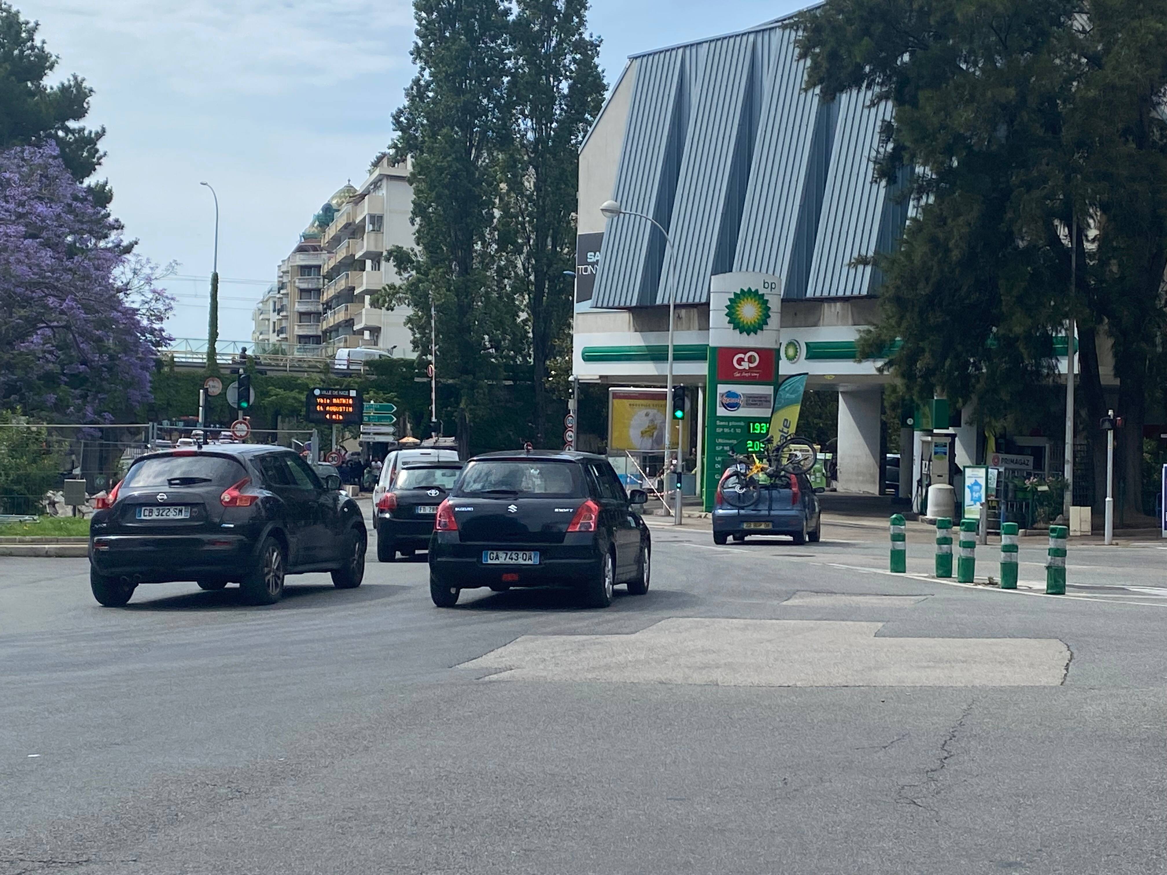 "L'idée, c'est de faciliter le carrefour": au coeur d'un énorme nSud routier à Nice, cette station essence va fermer d'ici à la fin de l'année